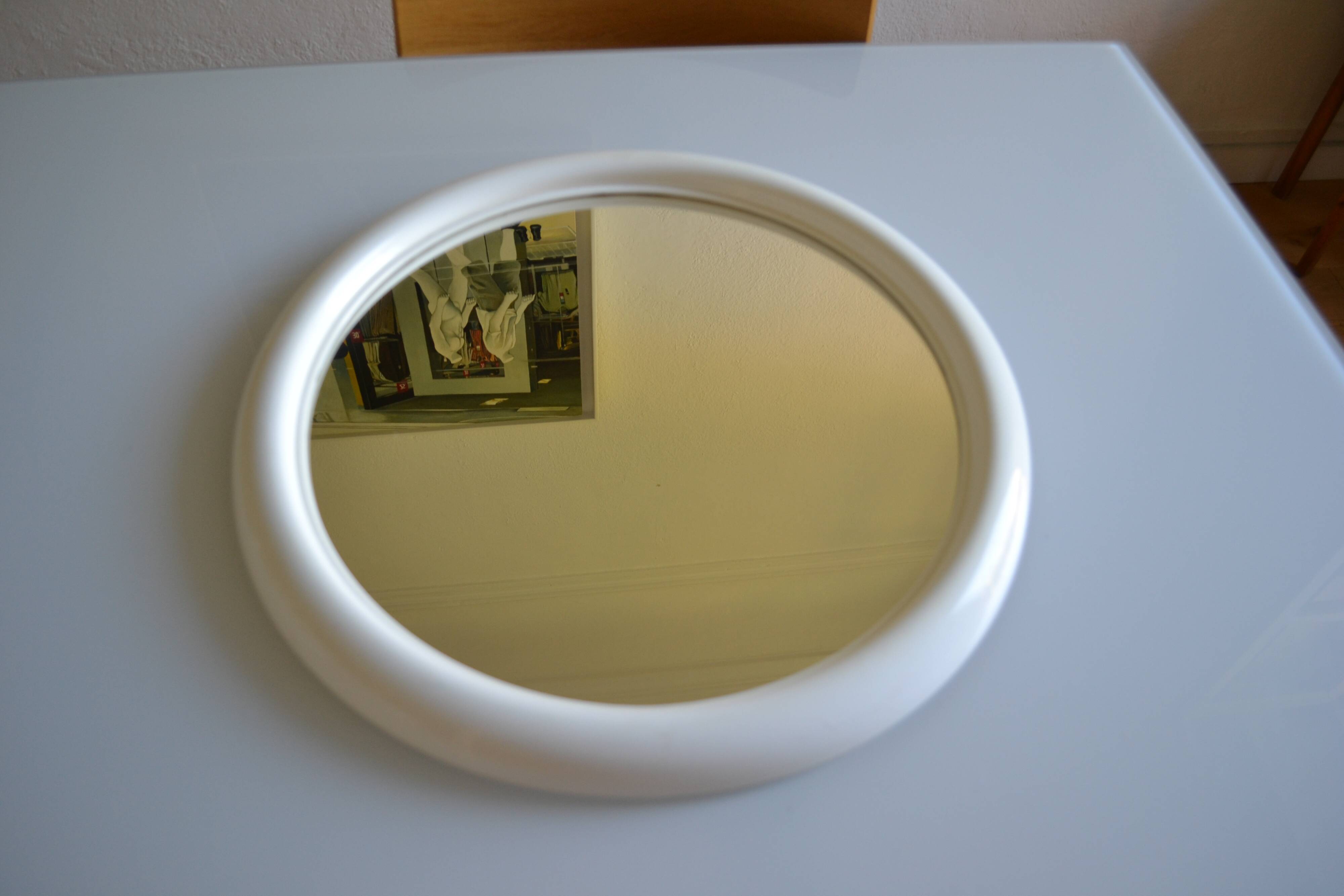 Round white plastic mirror 1970s 1970s France