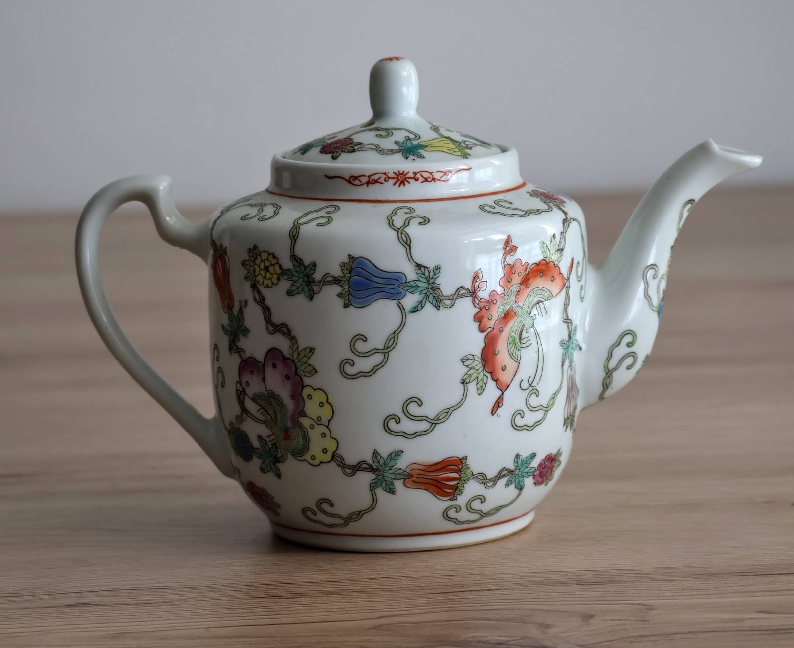 Chinese hand painted teapot Jingdezhen