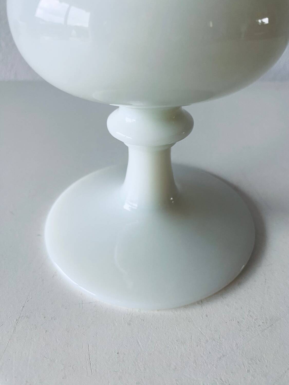 Large antique vase in white opaline from Florence