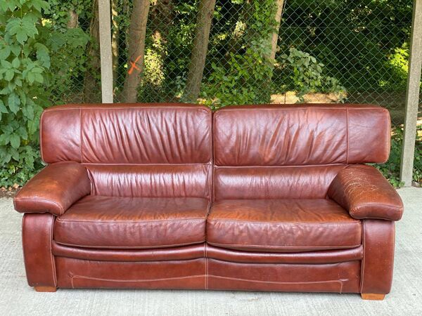 Canapé scandinave 3 places en cuir bordeaux vers 1930