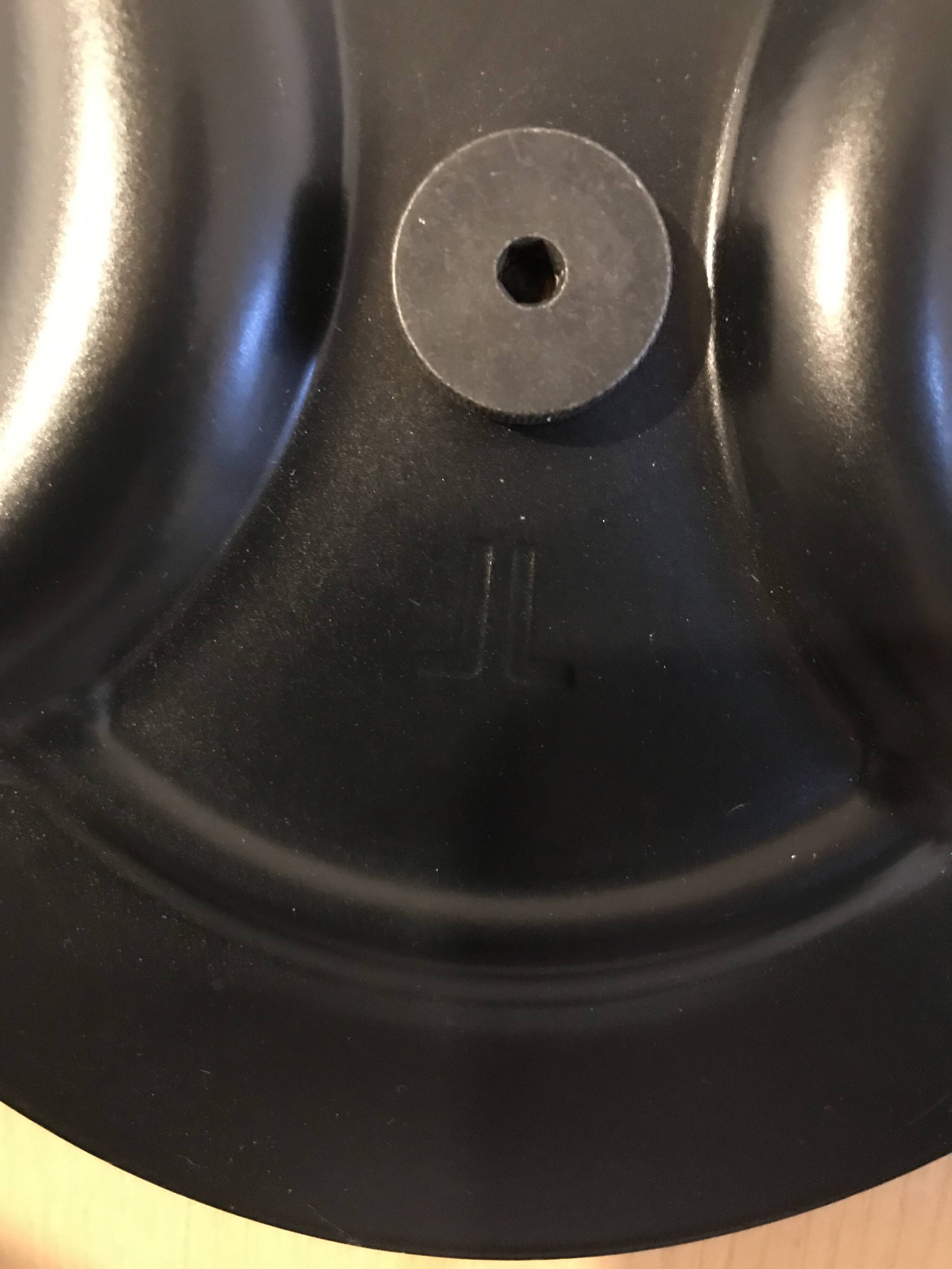 Wood and steel tiptoe SSD chair