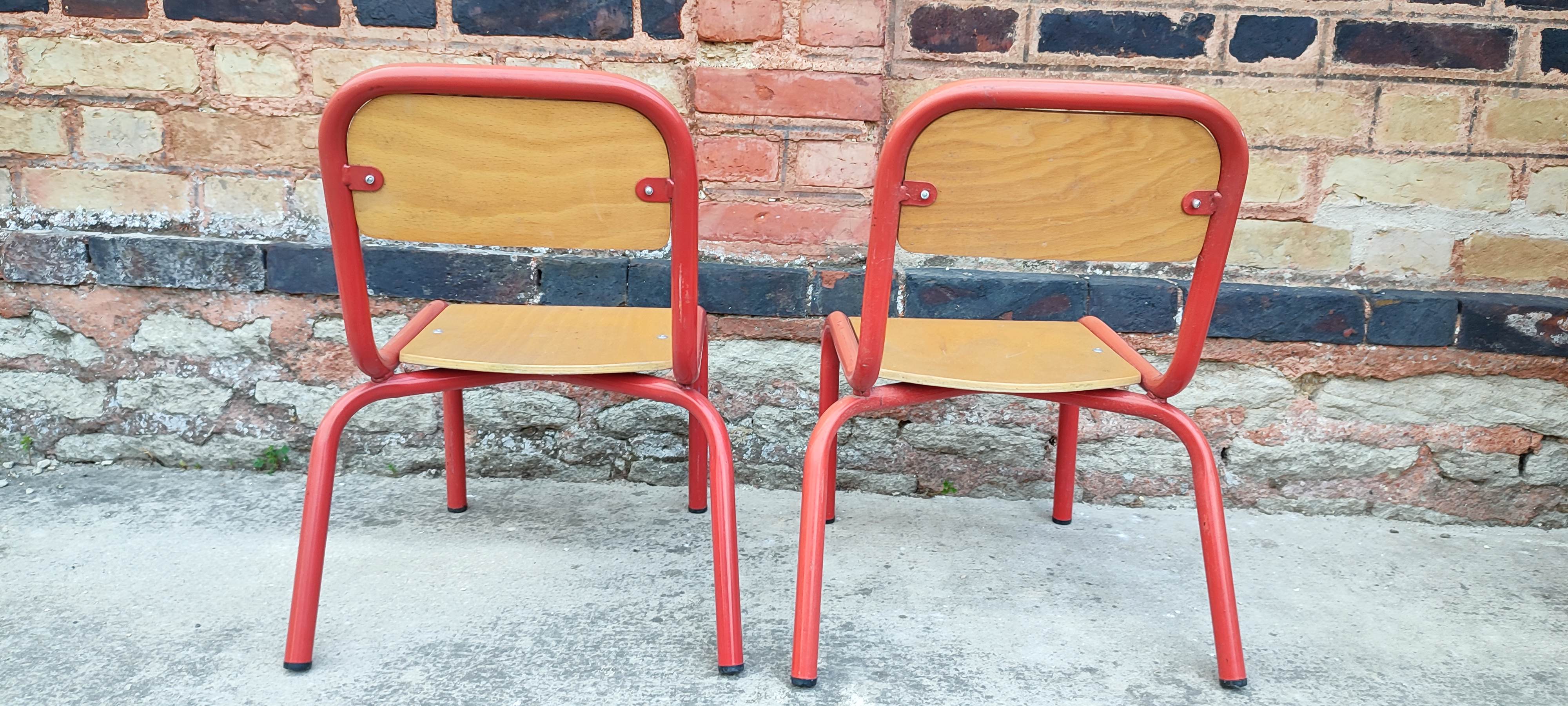 Chaises école maternelle vintage