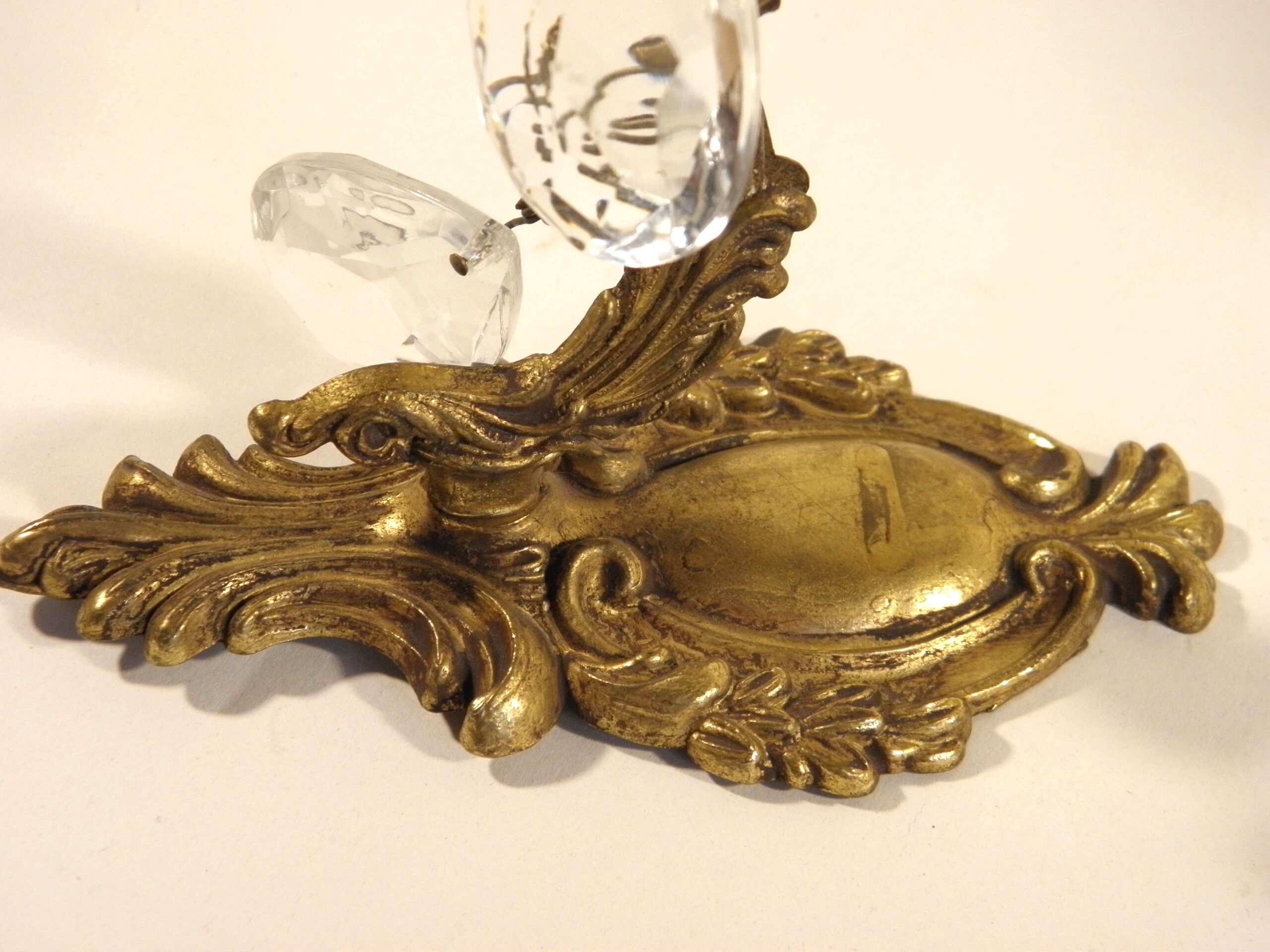 Pair of wall clams in gilded bronze stamps