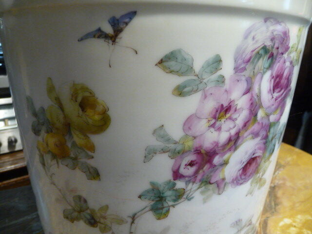 Paris porcelain pot cache