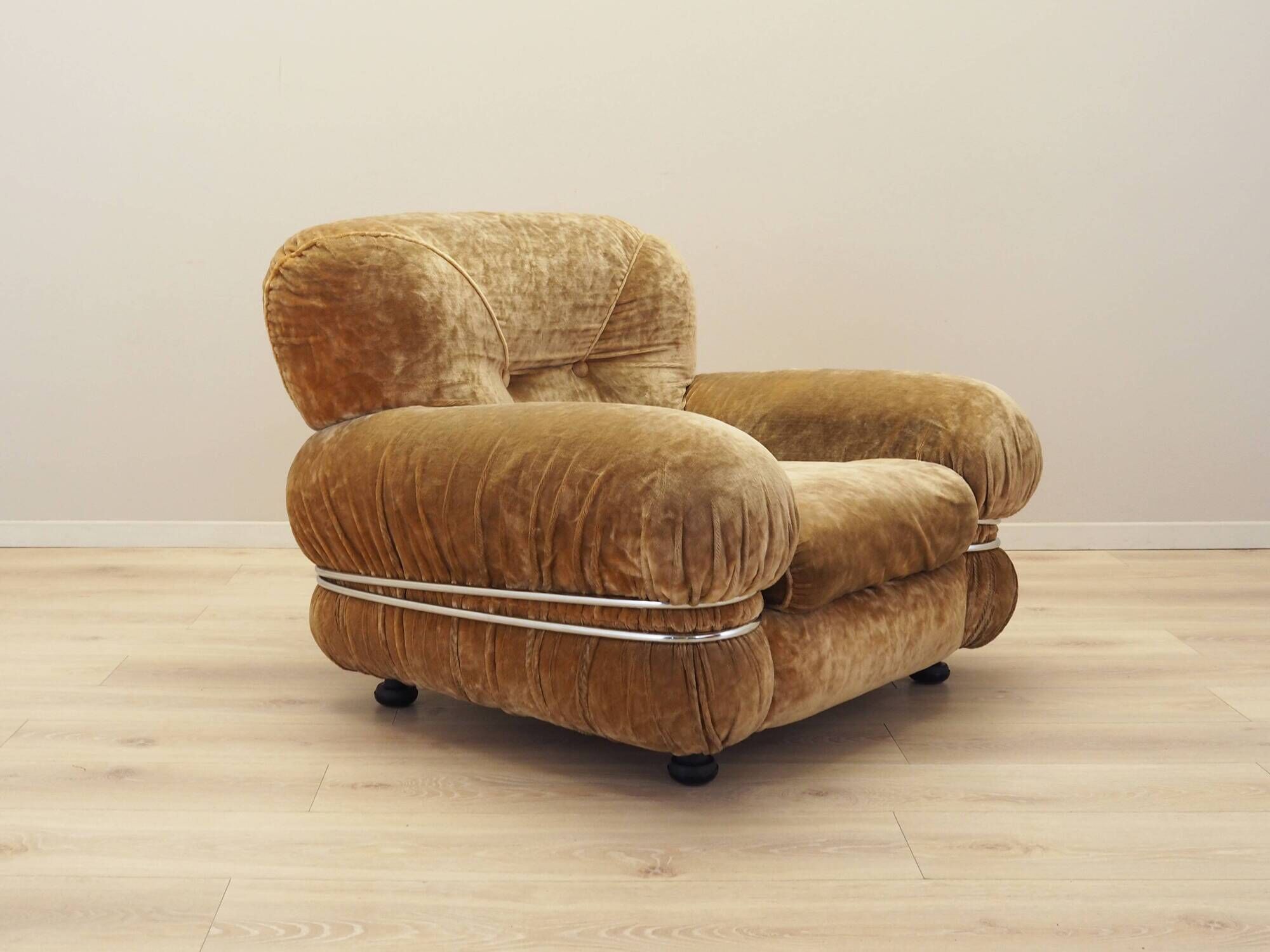 Velour armchair, Italian design, 1970s, production: Italy