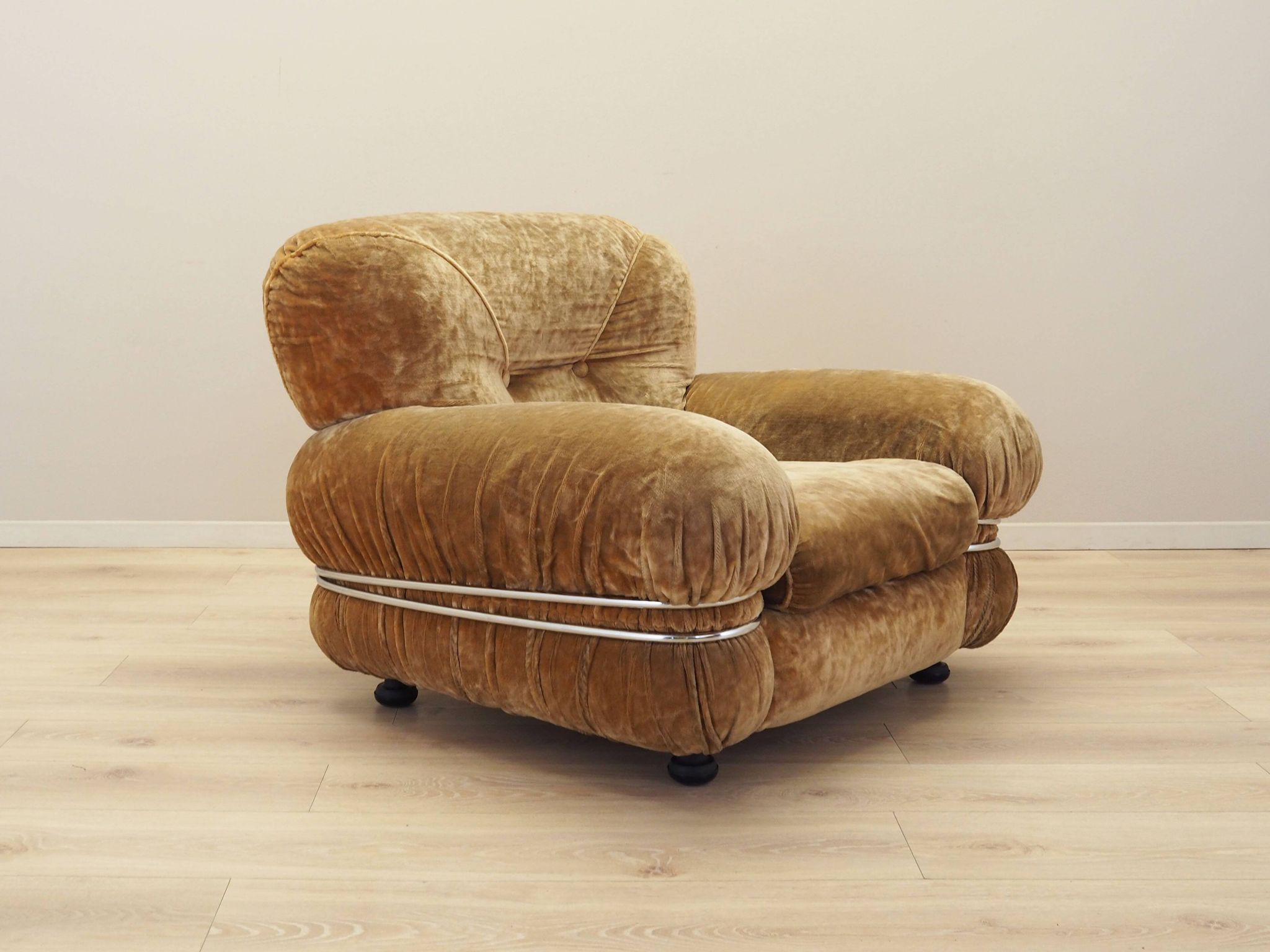 Velour armchair, Italian design, 1970s, production: Italy