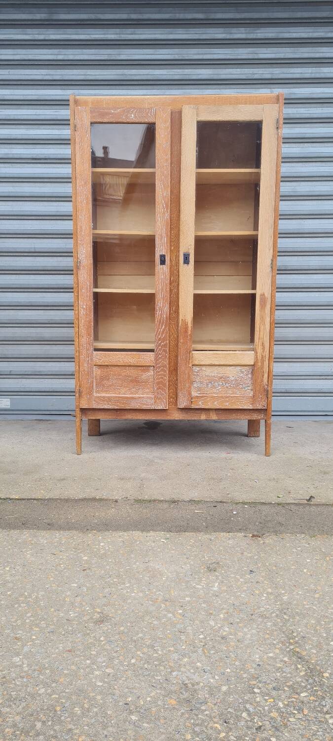 Armoire pied compas en chêne blond
