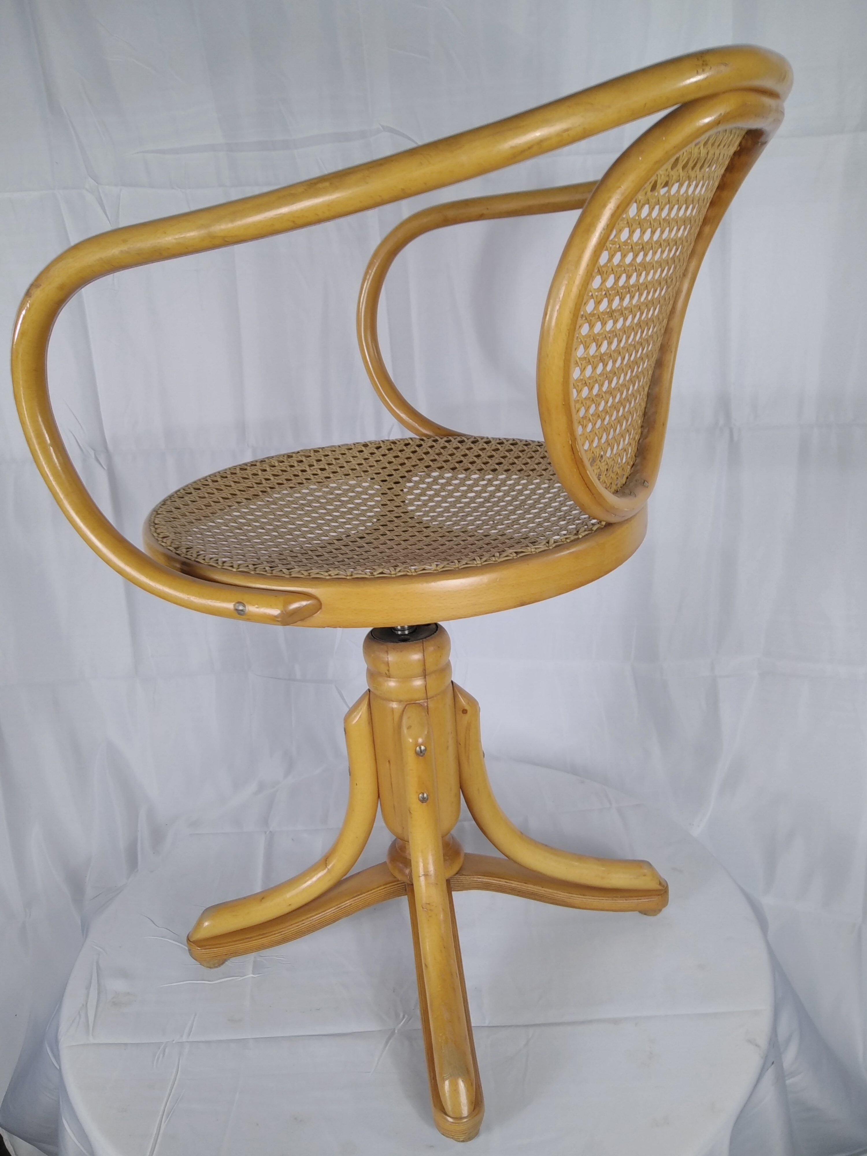Bentwood curved chair