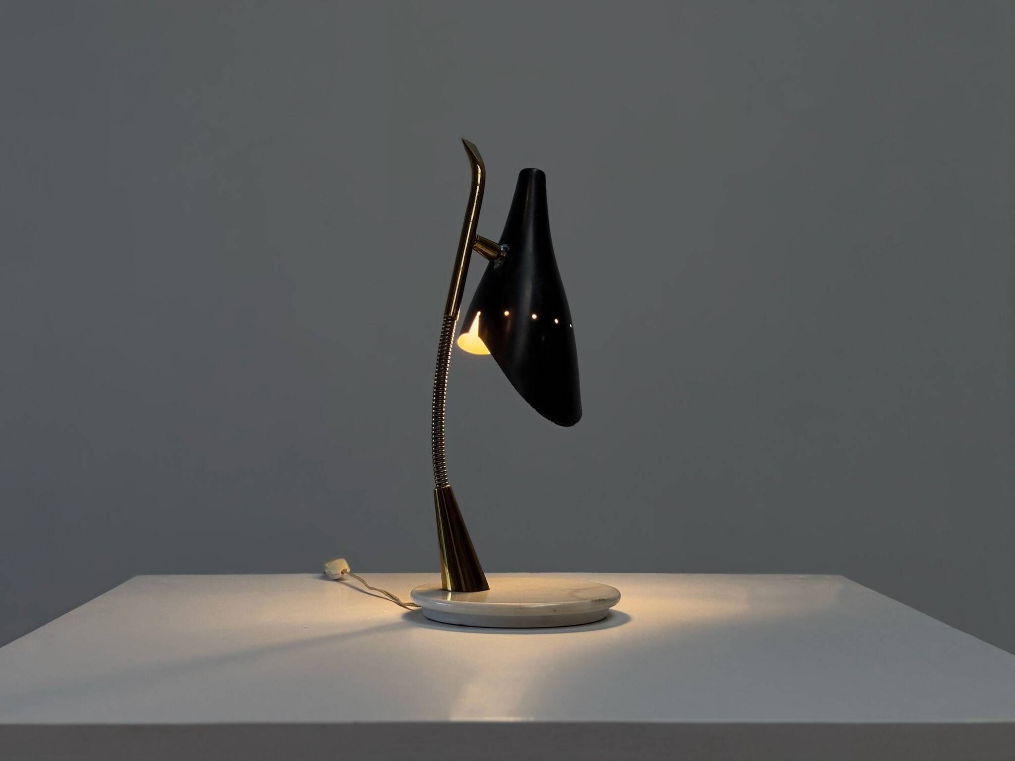 Lampe de table italienne par Oscar Torlasco pour Lumi