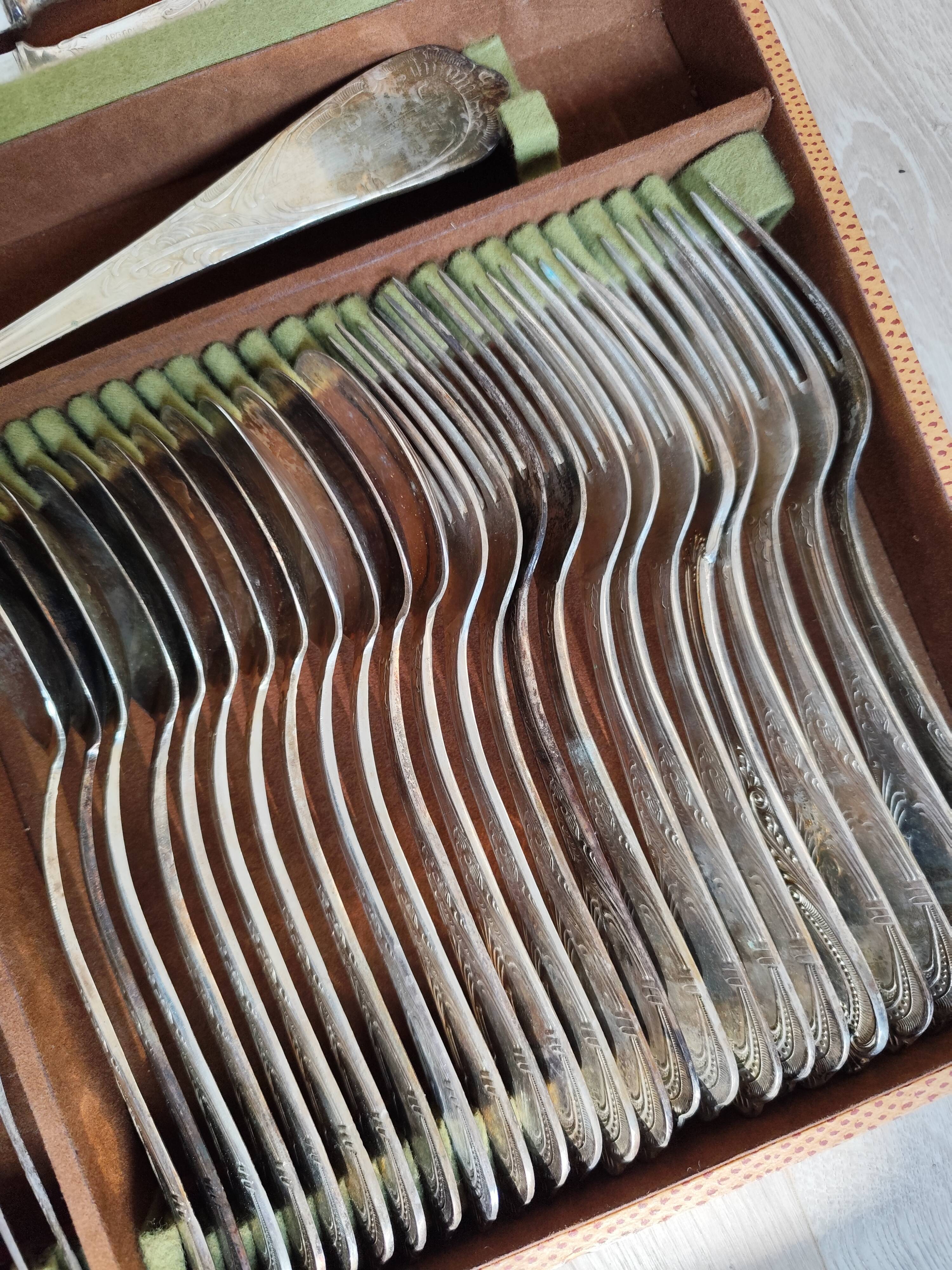 Grande ménagère 12 personnes vintage 51 pièces ARG 008