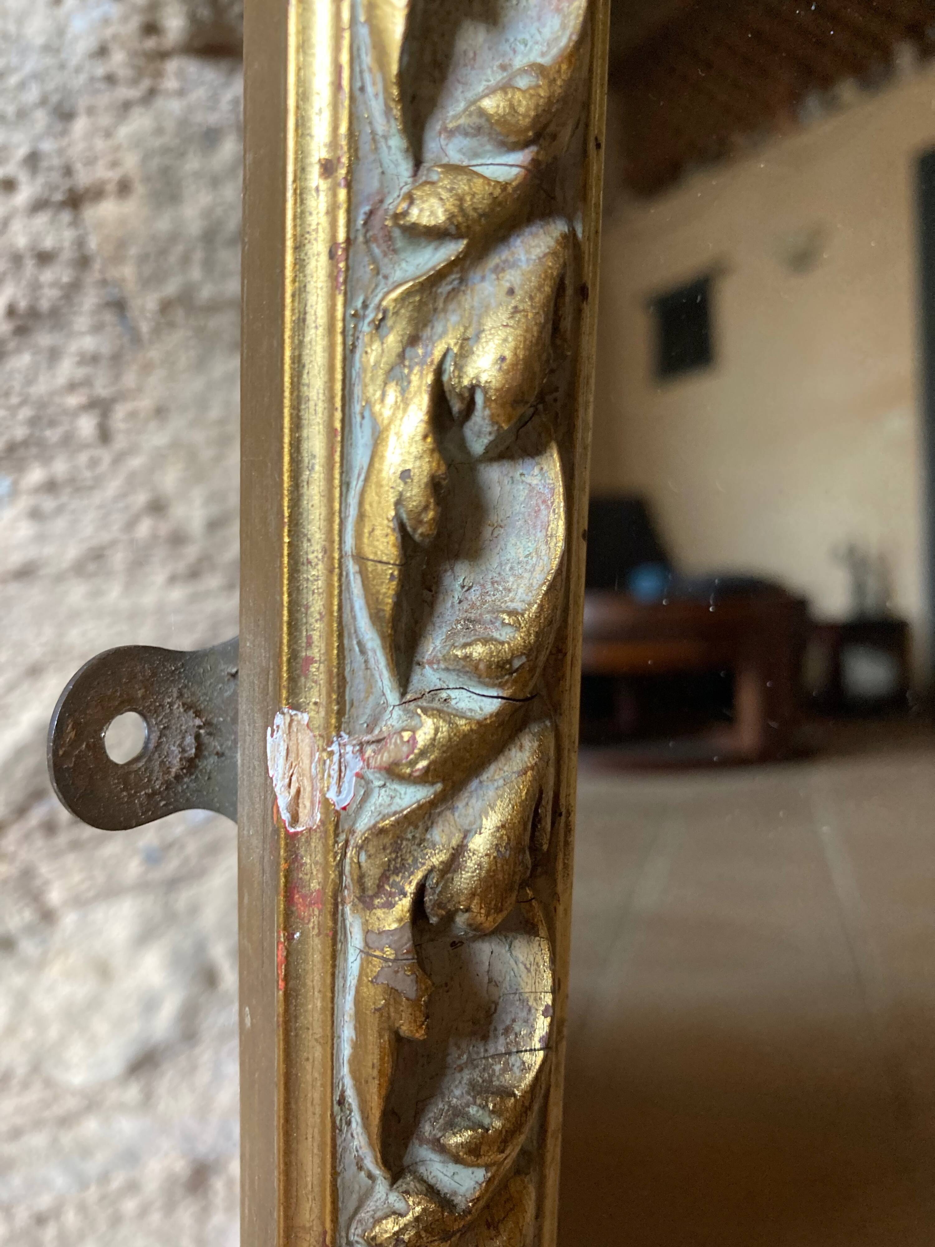 Grand miroir ancien, cadre en bois sculpté blanc et or