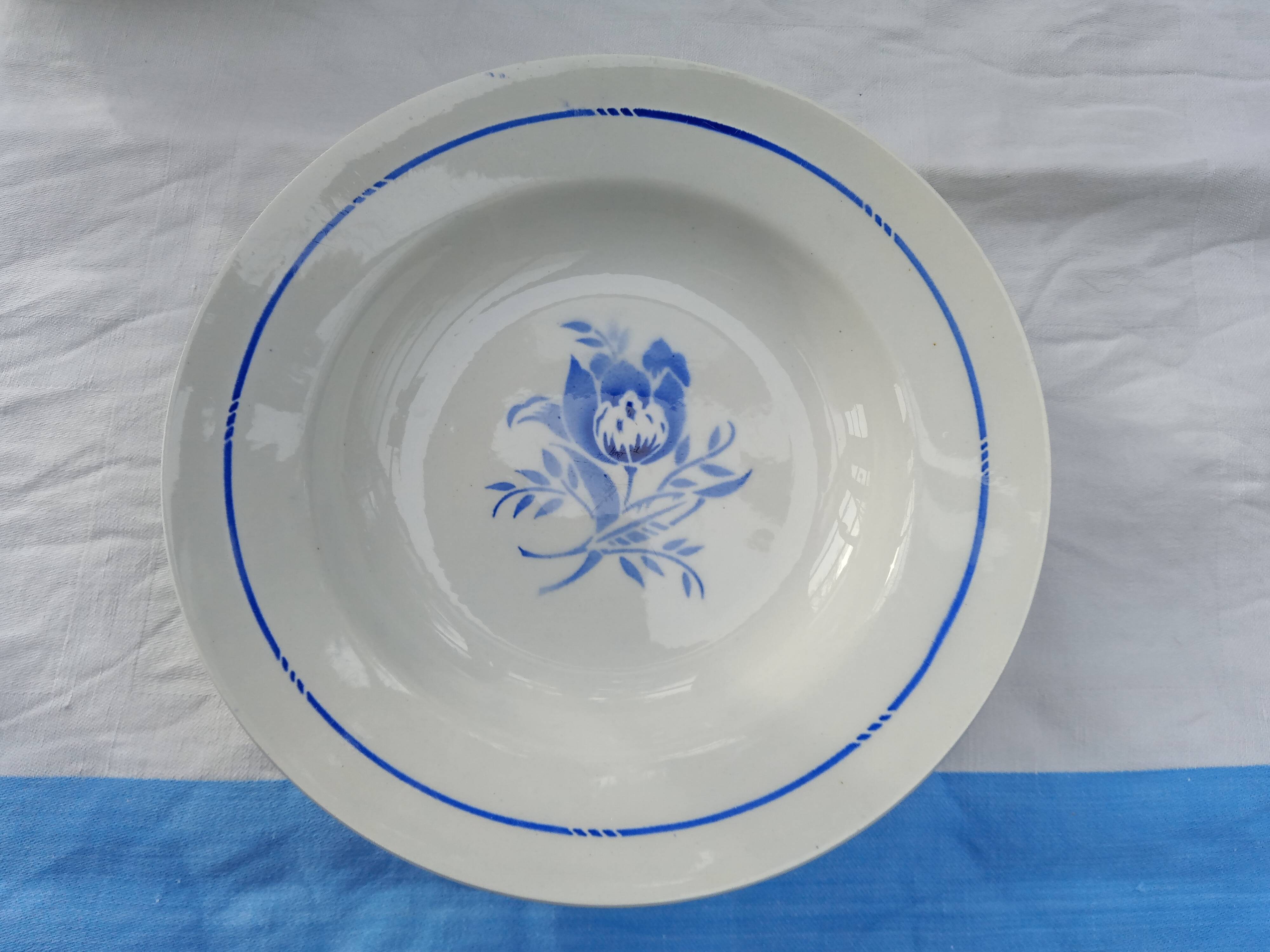 6 St Amand soup plates
