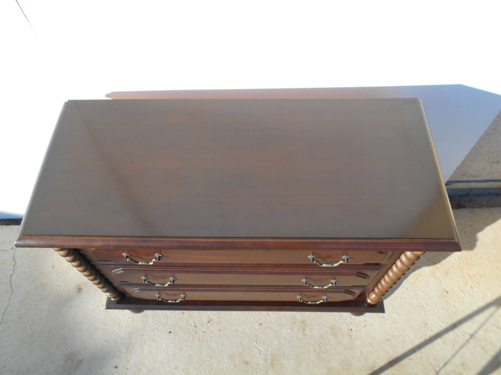 Commode 3 tiroirs de style Louis XIII