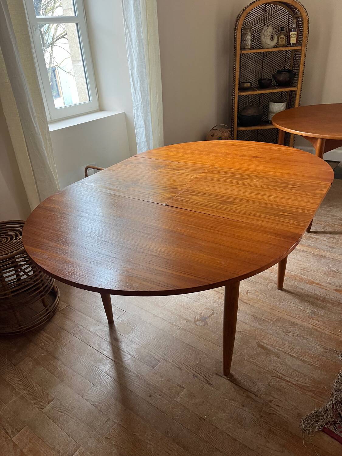 Scandinavian round teak table with butterfly extensions from the 60s