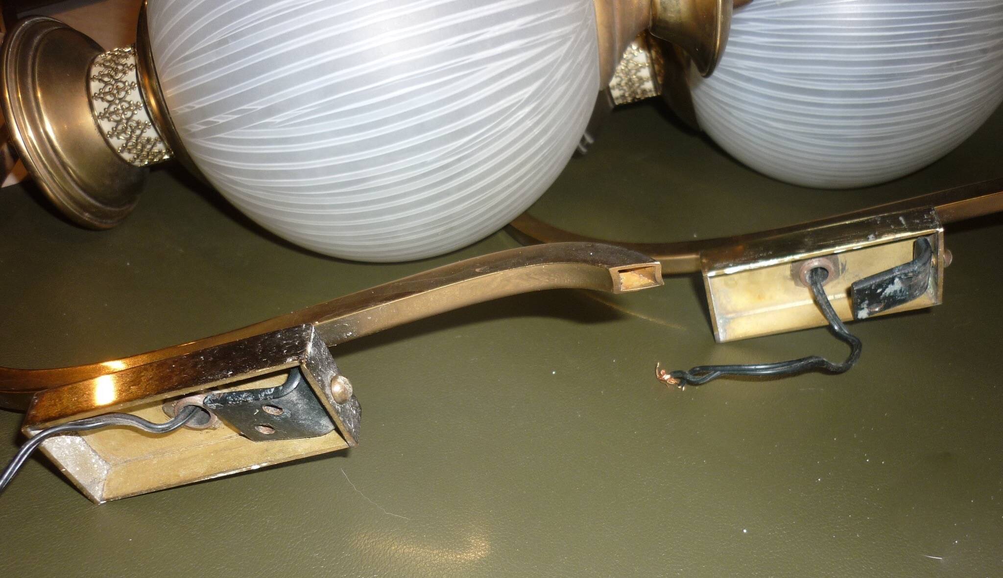 Pair of wall lights in gilded brass and glass balls