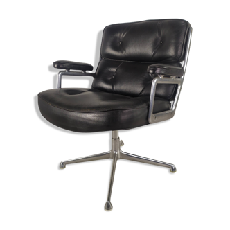Eames leather lobby chair