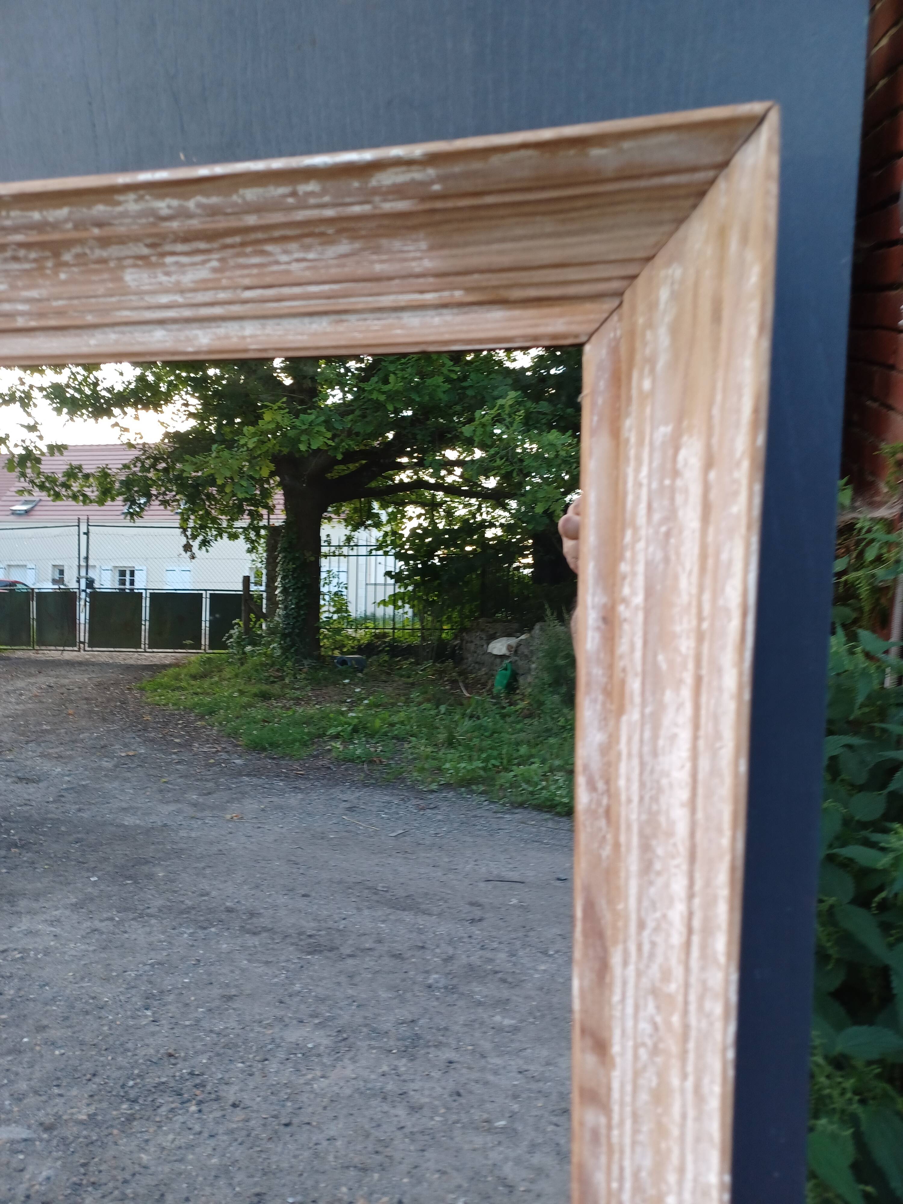 Pine mirror with moulding and whitewash (papeete collection)