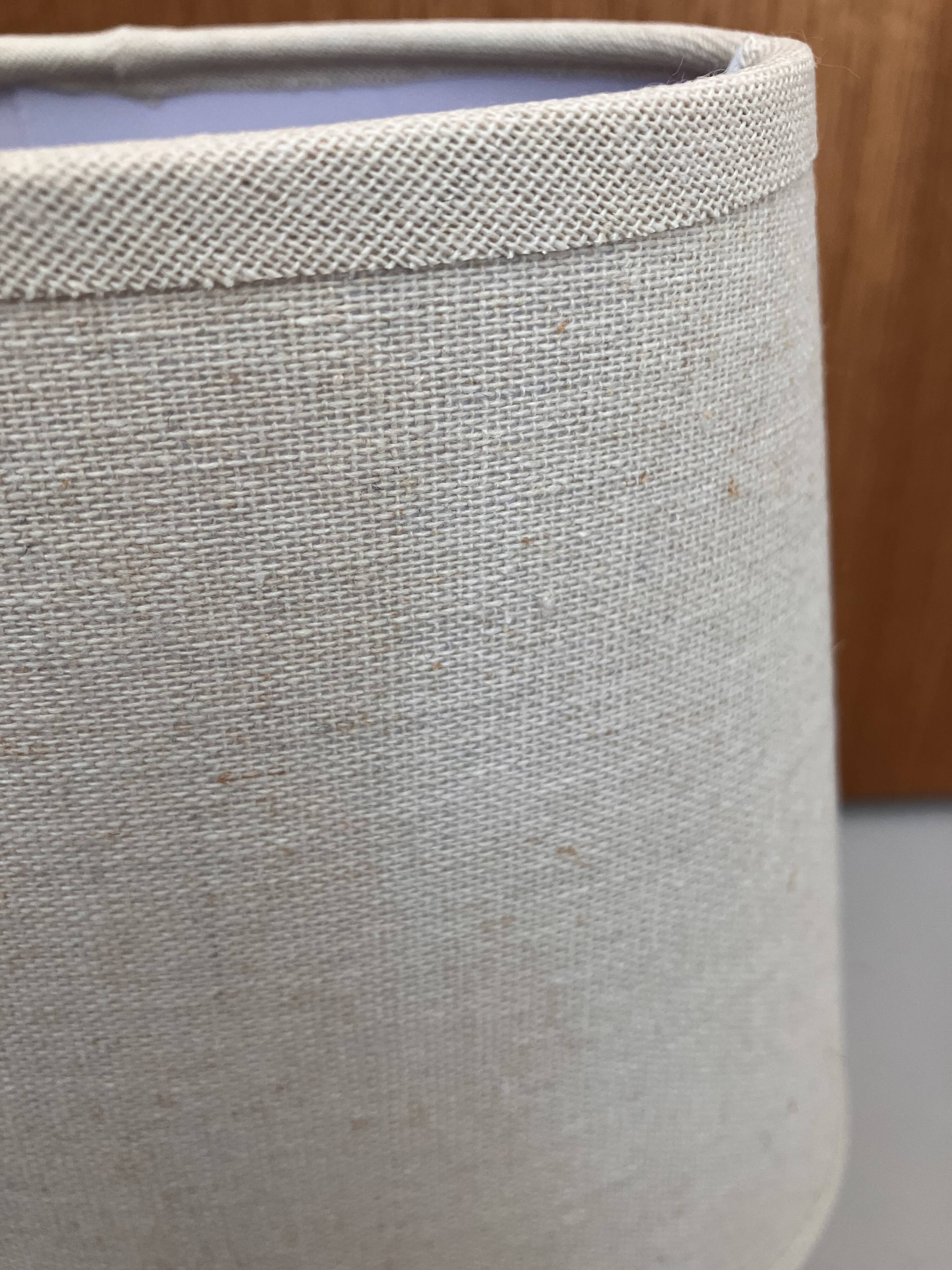 Oval table lamp in handcrafted ceramic with draped effect.