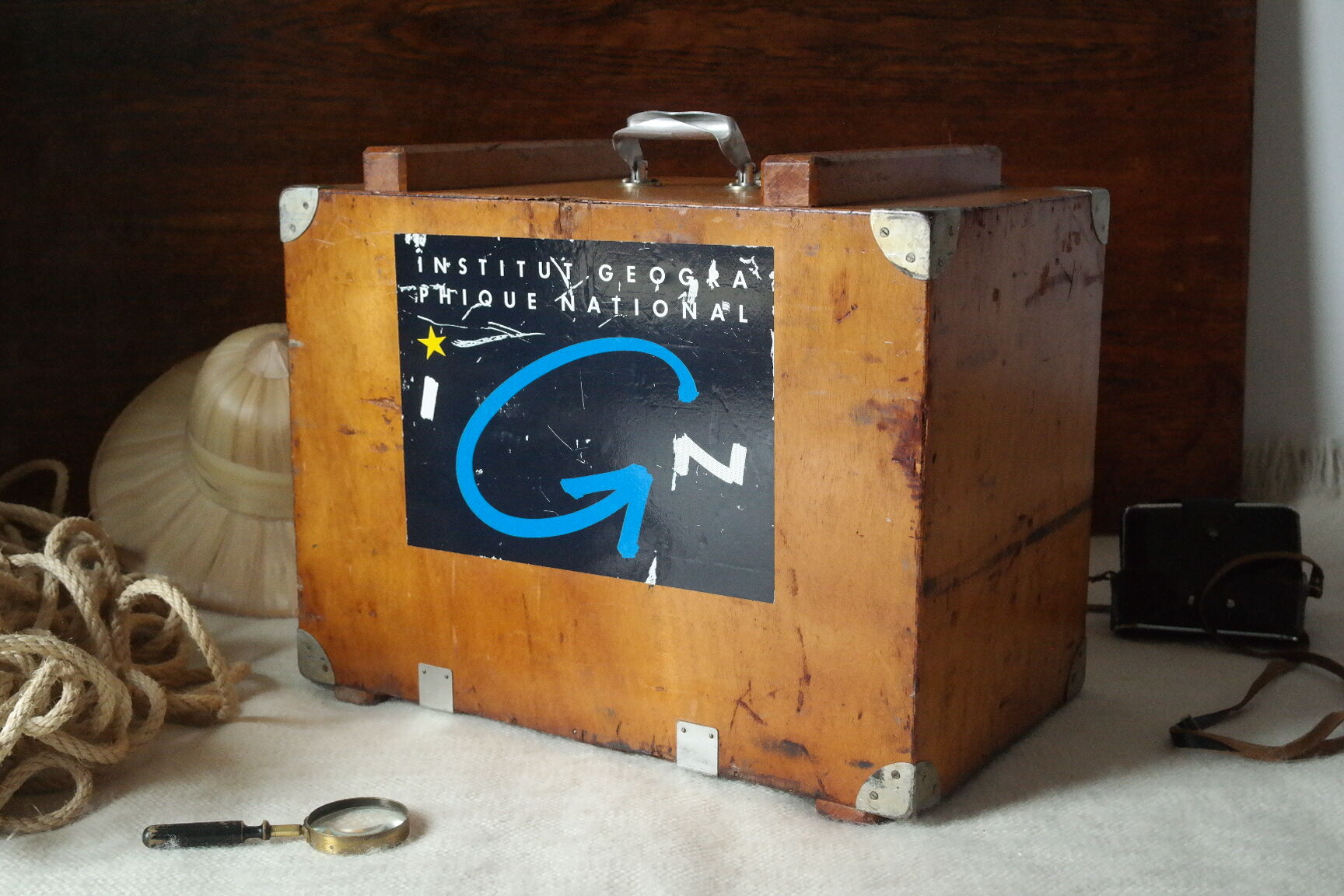 Caisse, vintage wood business firm