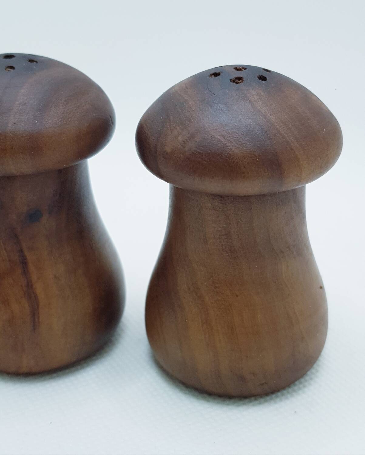 Salières et poivrières en bois