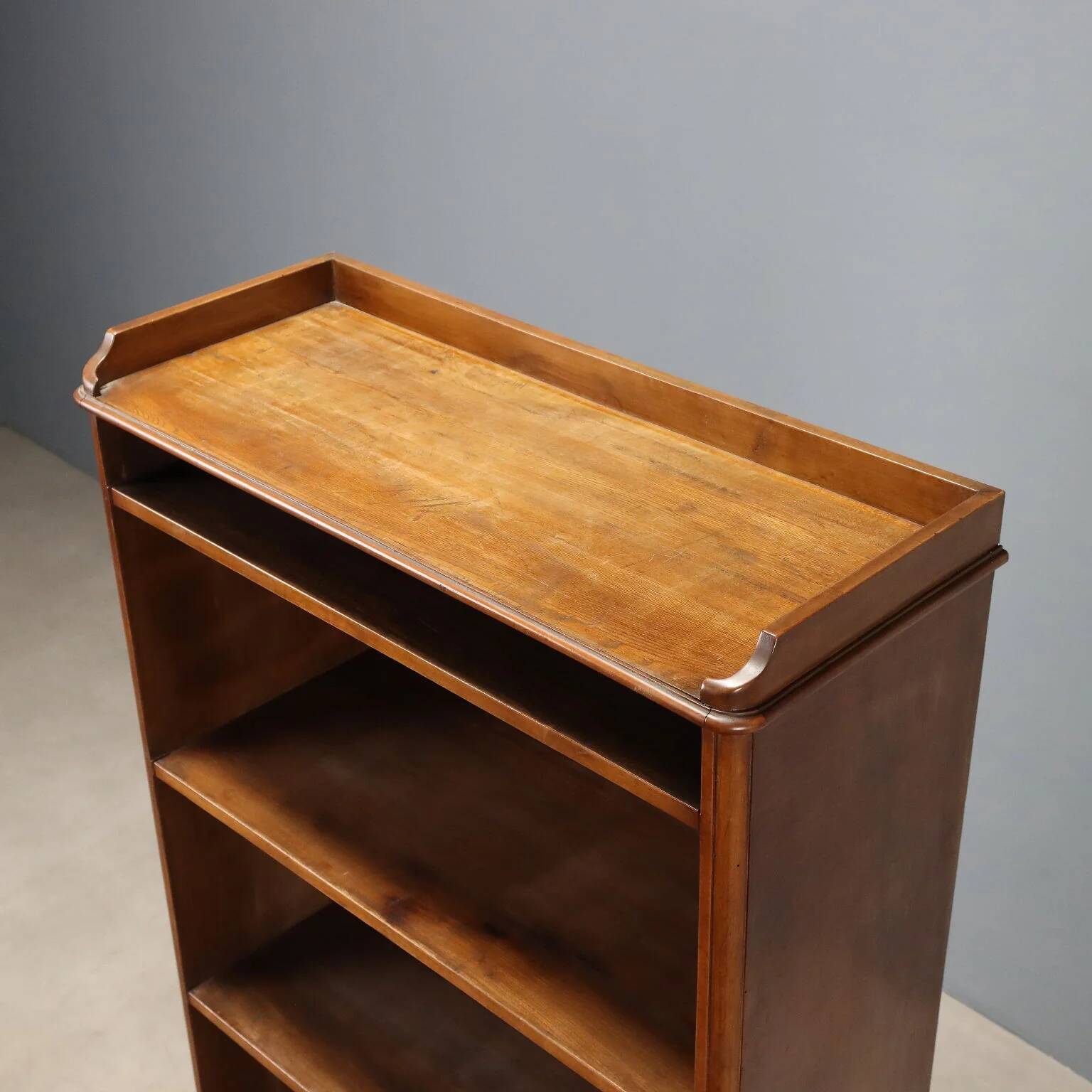 Open walnut library with balustrade - Italy 20th century
