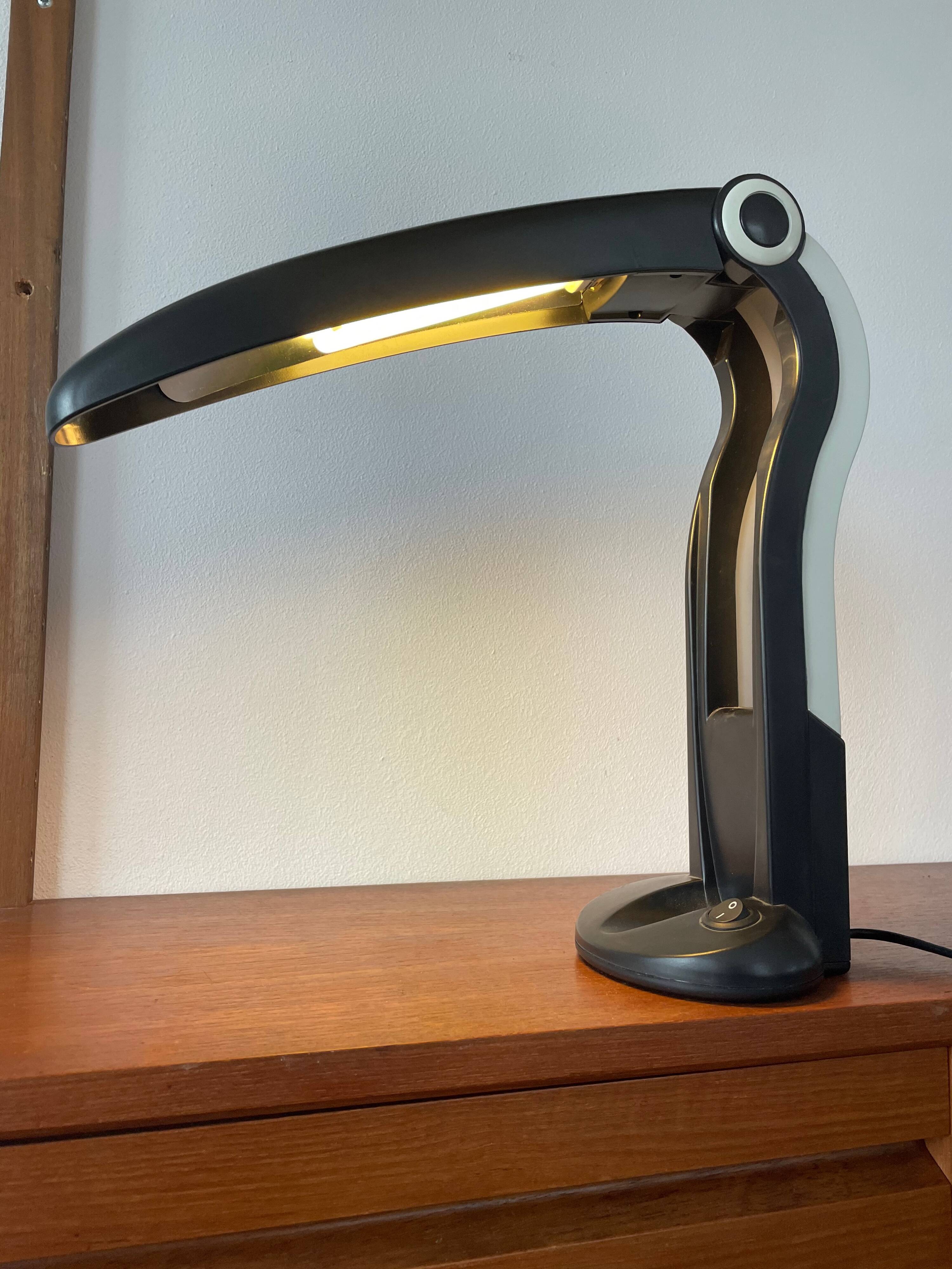 Luminaire Toucan en noir et blanc HT Huang Design