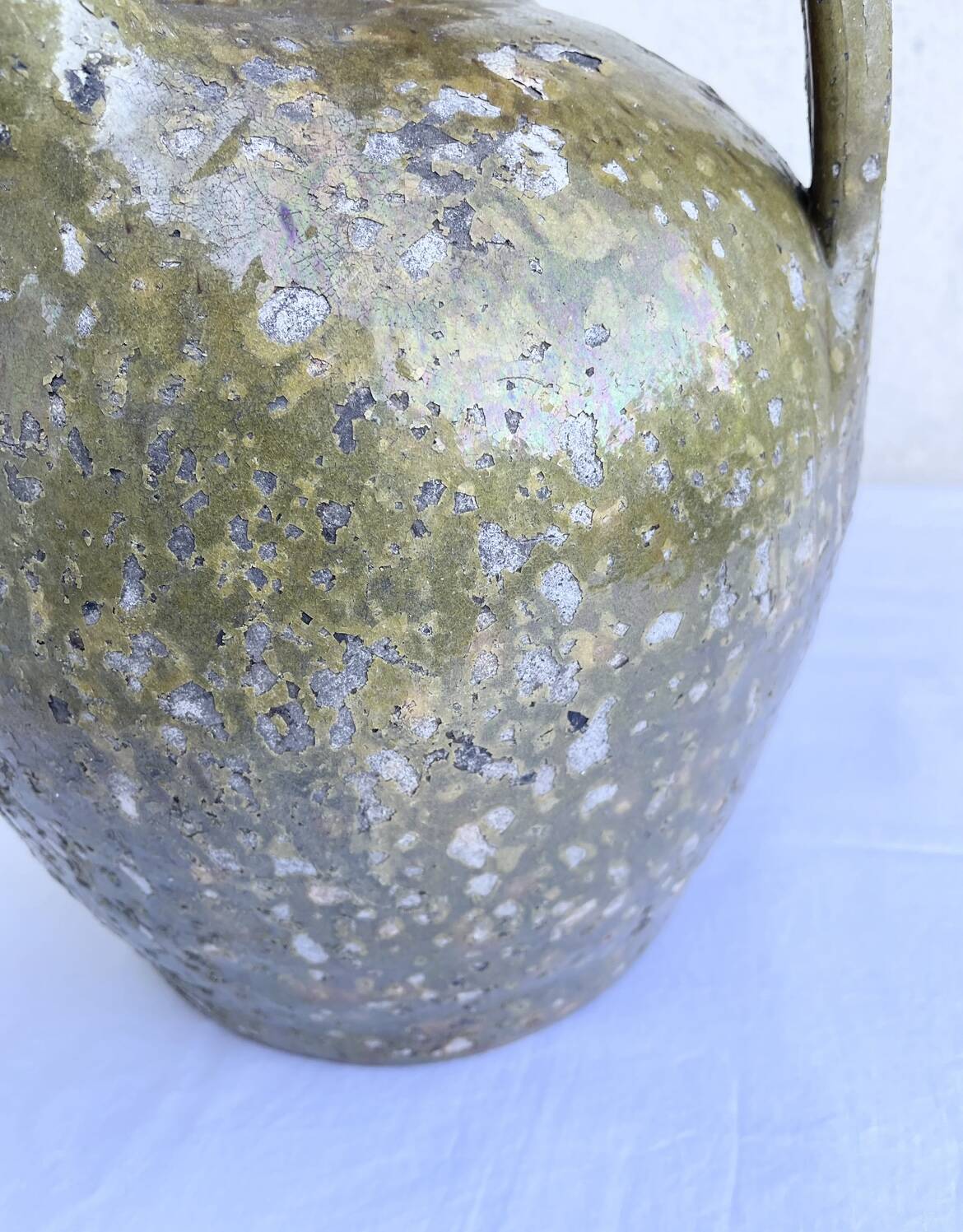 Ancient oil jar in glazed terracotta, khaki green — Auvergne, Lezou