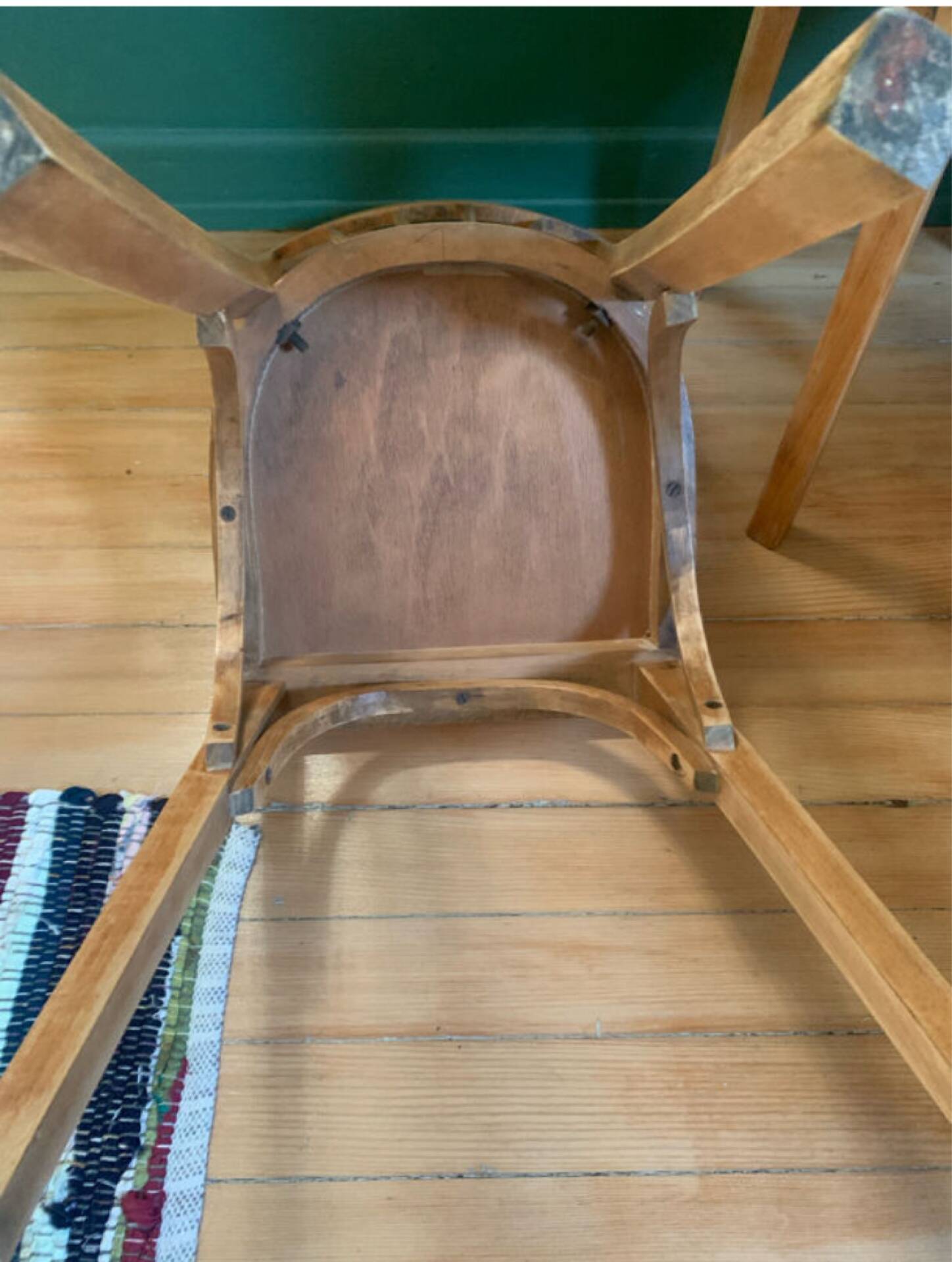 Pair of vintage bistro chairs with slats in beech (1960) - Style