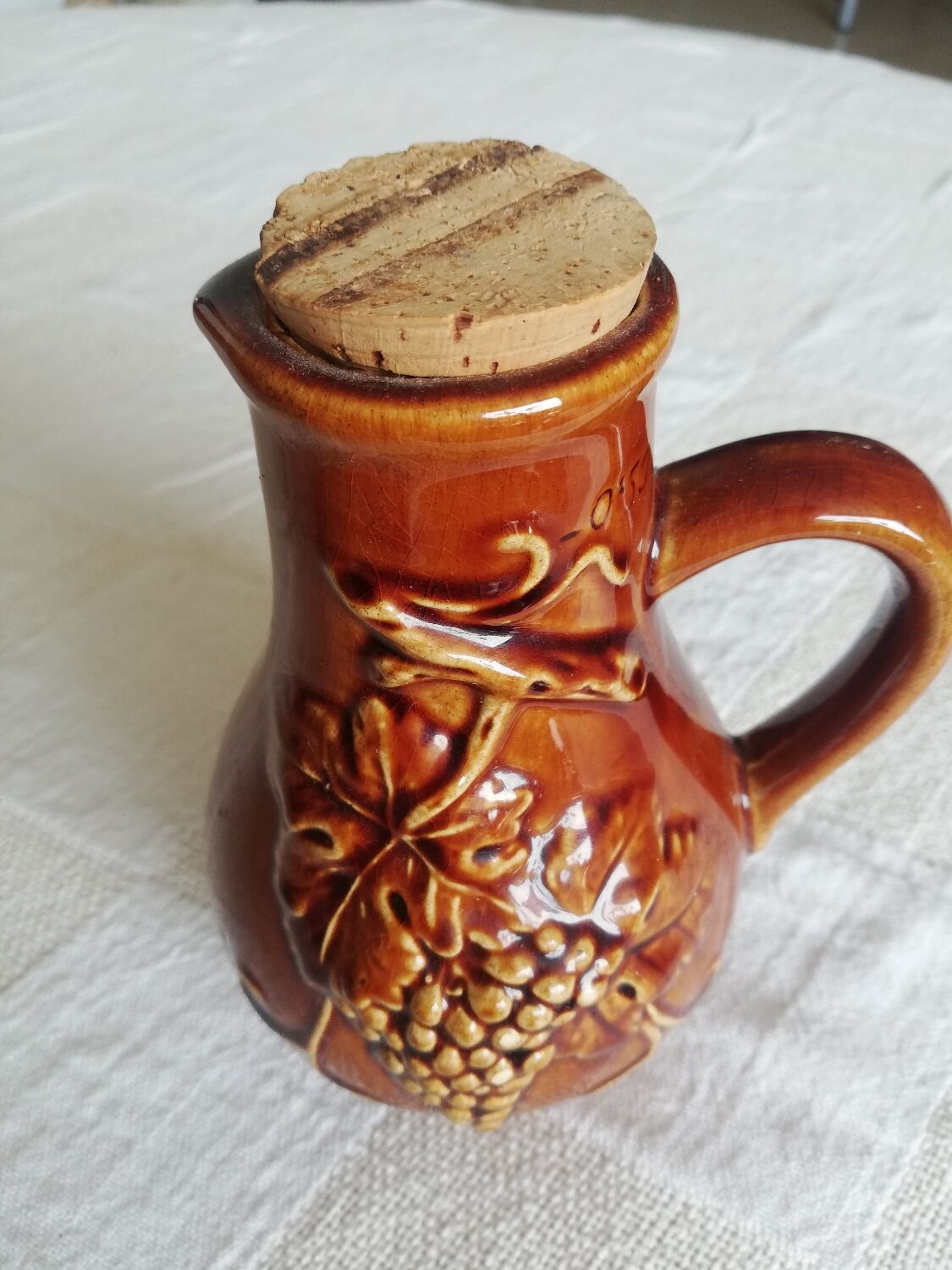 Wine pitcher grape bunch bornier Belgium with cork stopper