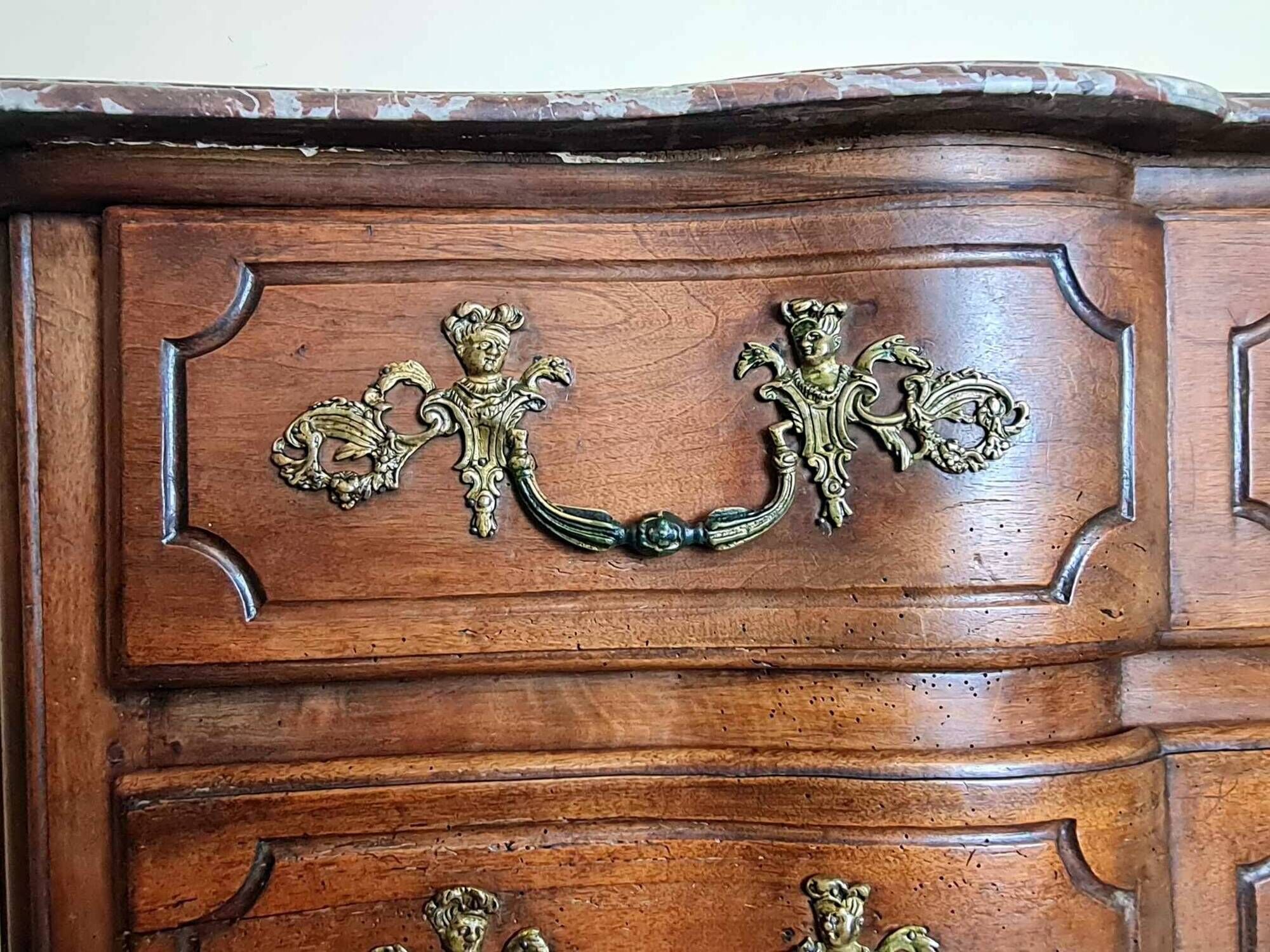 Louis XIV period Arbalette chest of drawers in solid walnut circa 1700