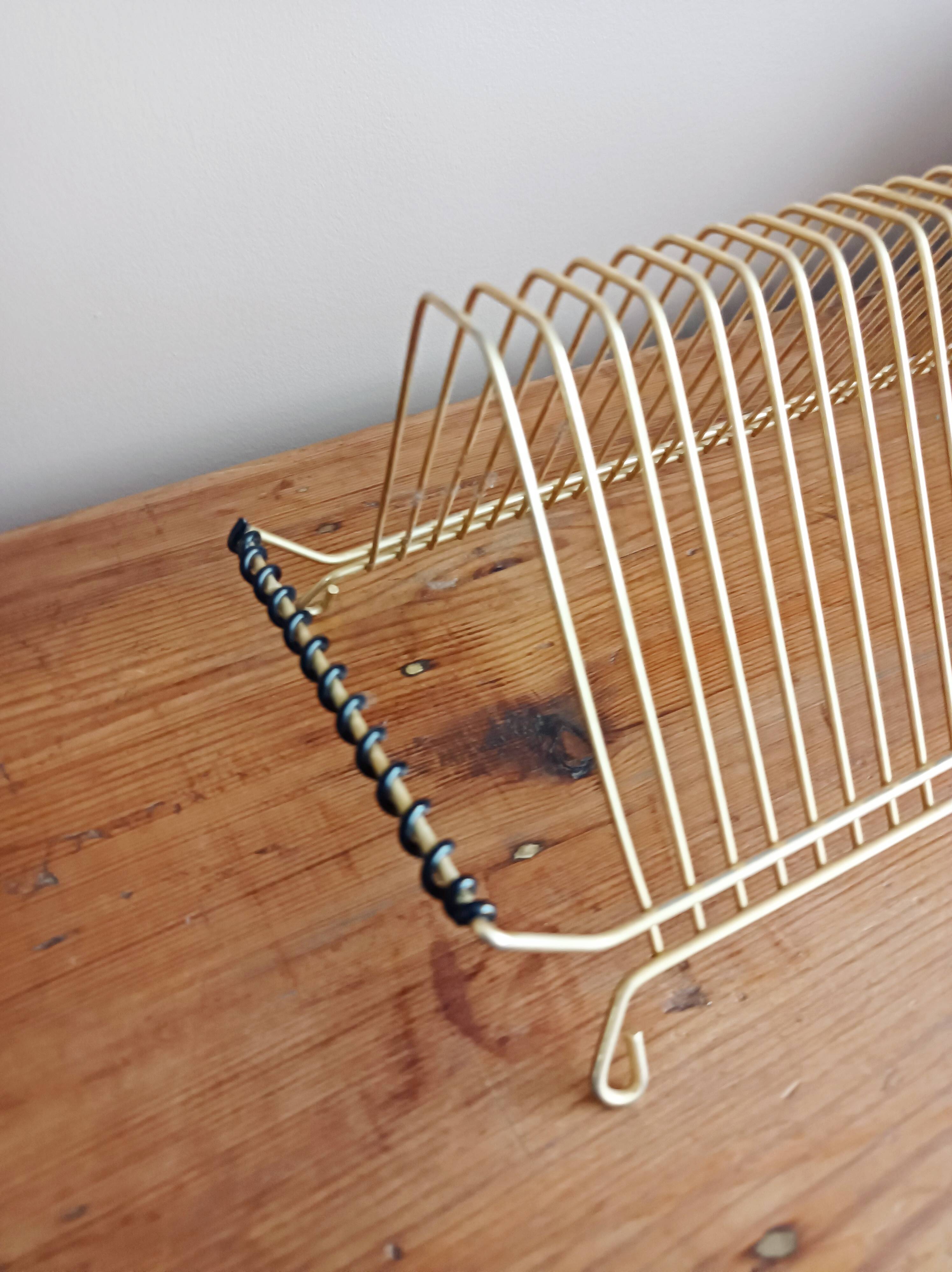 Metal 45 RPM vinyl records range