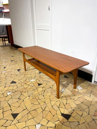 Scandinavian coffee table 117cm