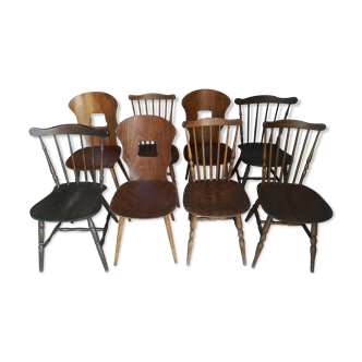 Huit chaises bistrot dépareillées