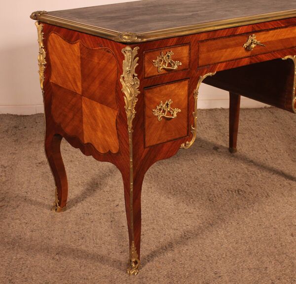 Petit Bureau Plat Double Face En Bois De Rose de style Louis XV du 19° sièc