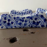 6 blue porcelain knife holders
