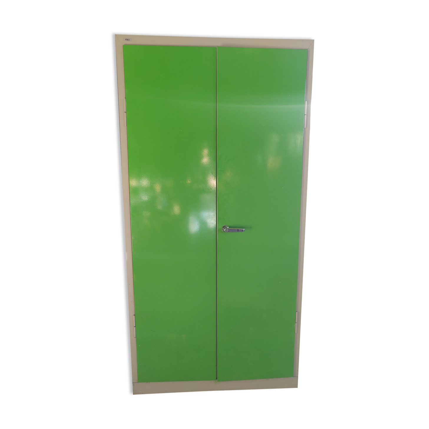 Armoire métallique style industriel vert pomme
