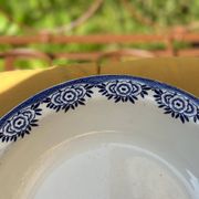 Plat creux rond terre de fer Sarreguemines Capri 30 cm, décor bleu