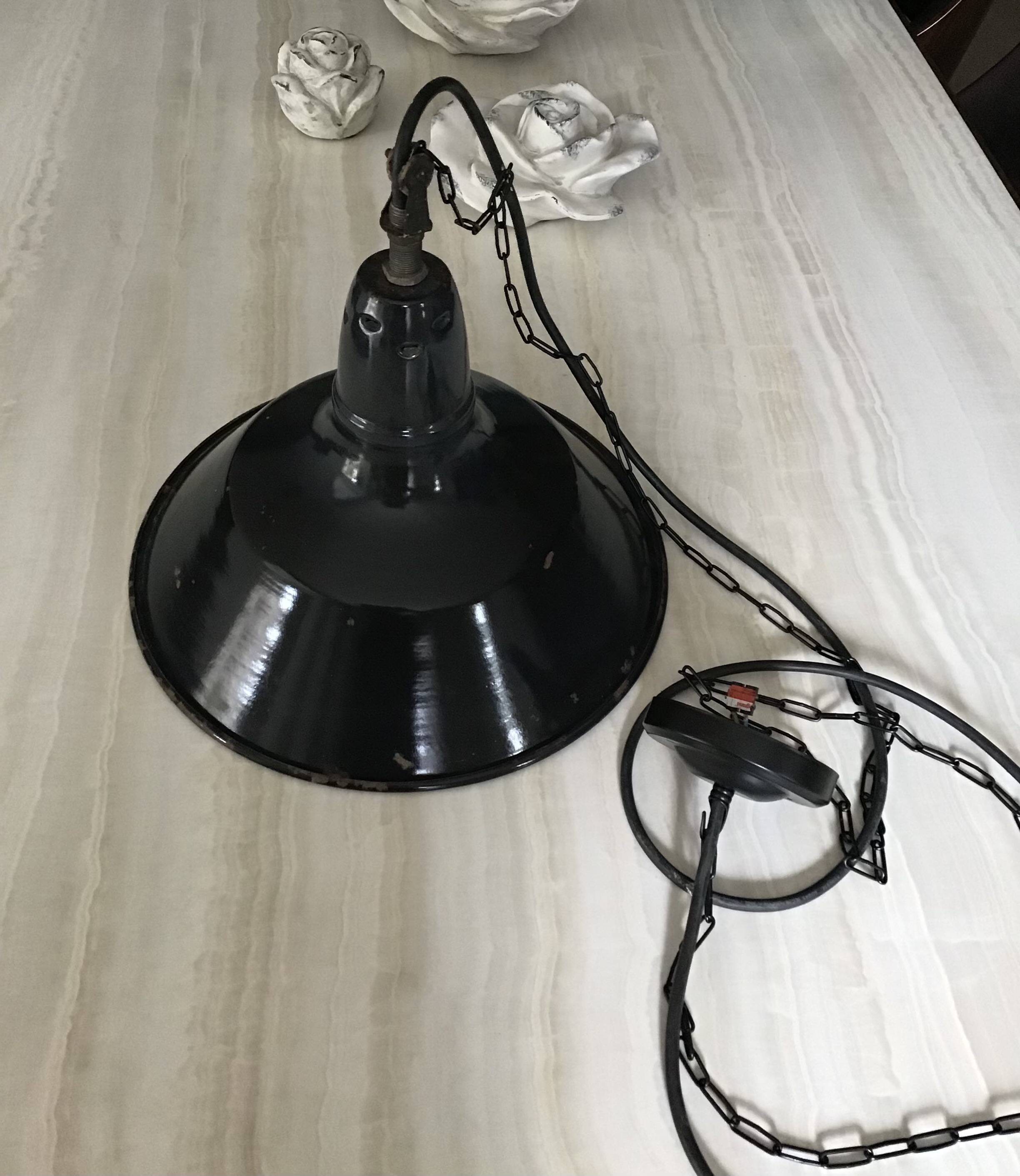 Industrial enamelled sheet metal suspension