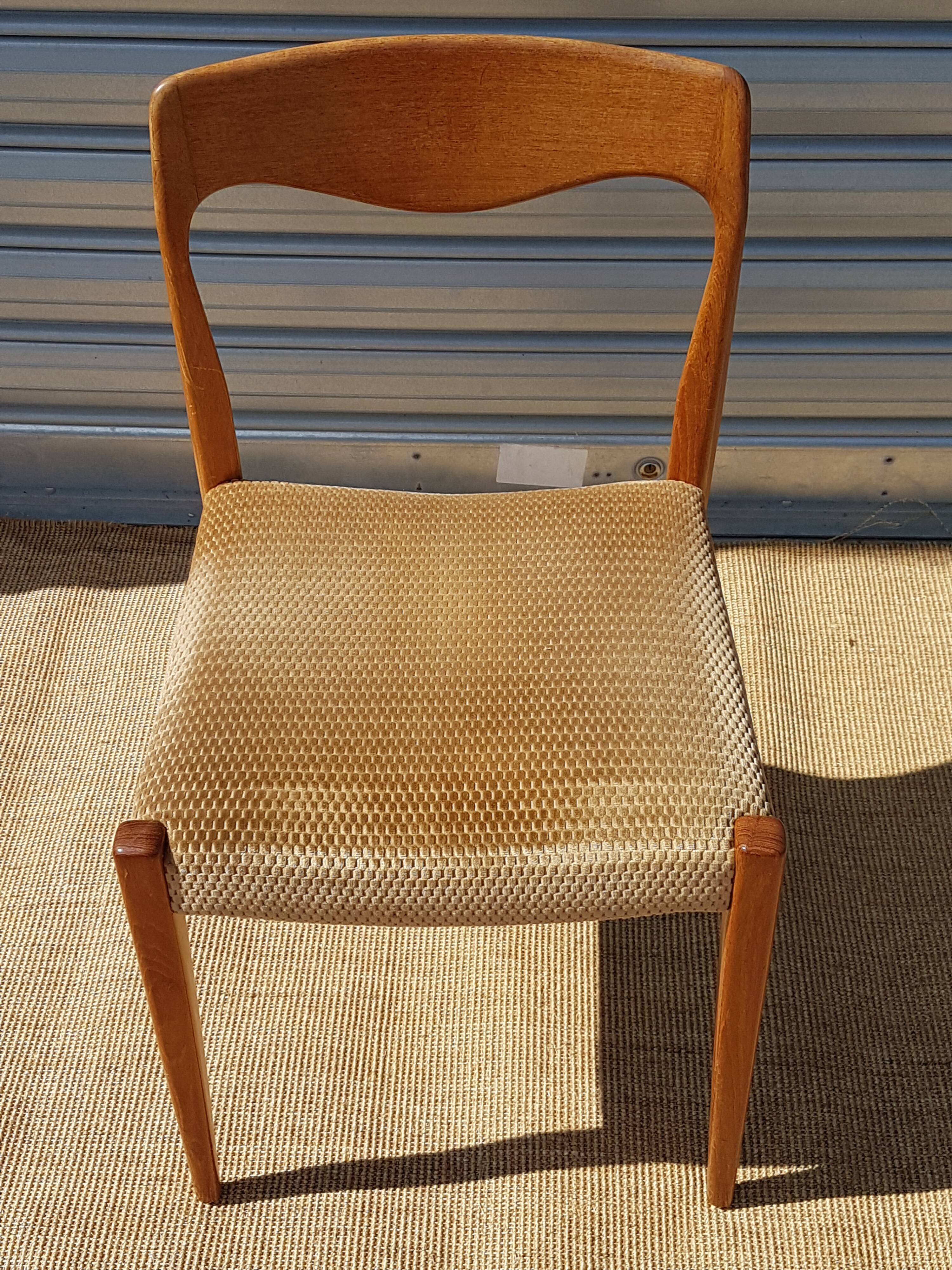 Suite of five Scandinavian chairs Roche Bobois