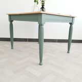 Square table campaign