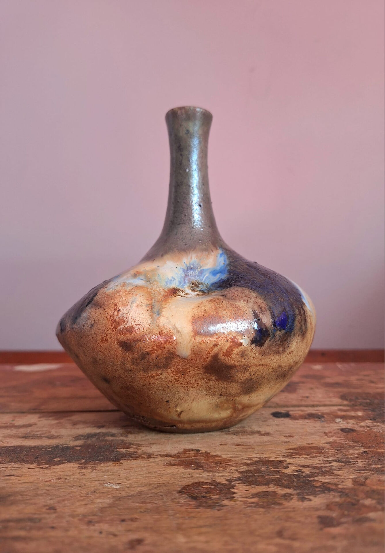 Single-flower vase in stoneware signed Edgard Aubry, Art Deco ceramic work.