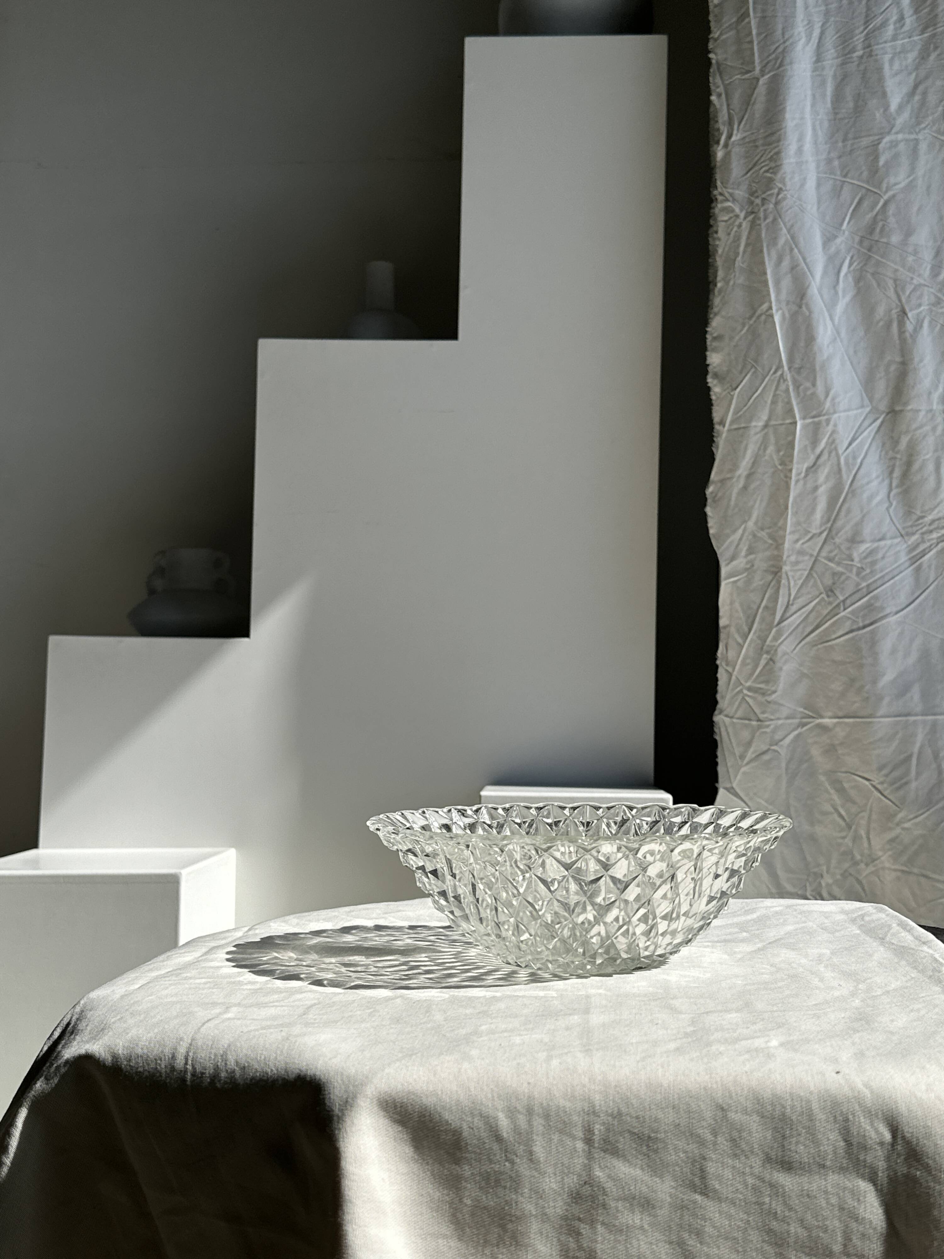 Large classic diamond-tipped glass salad bowl