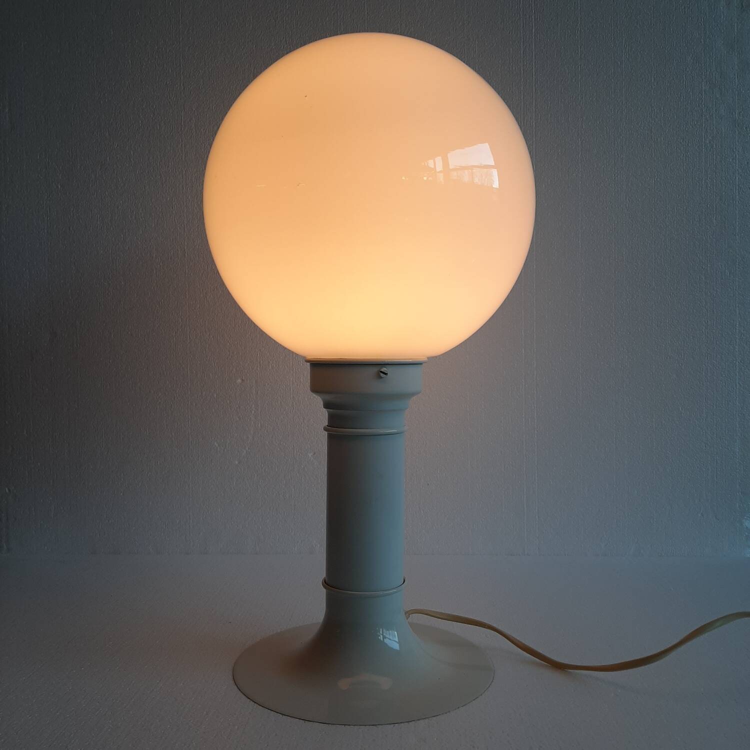 Space Age Woja table lamp