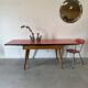 Table à rallonges en Formica et pieds bois