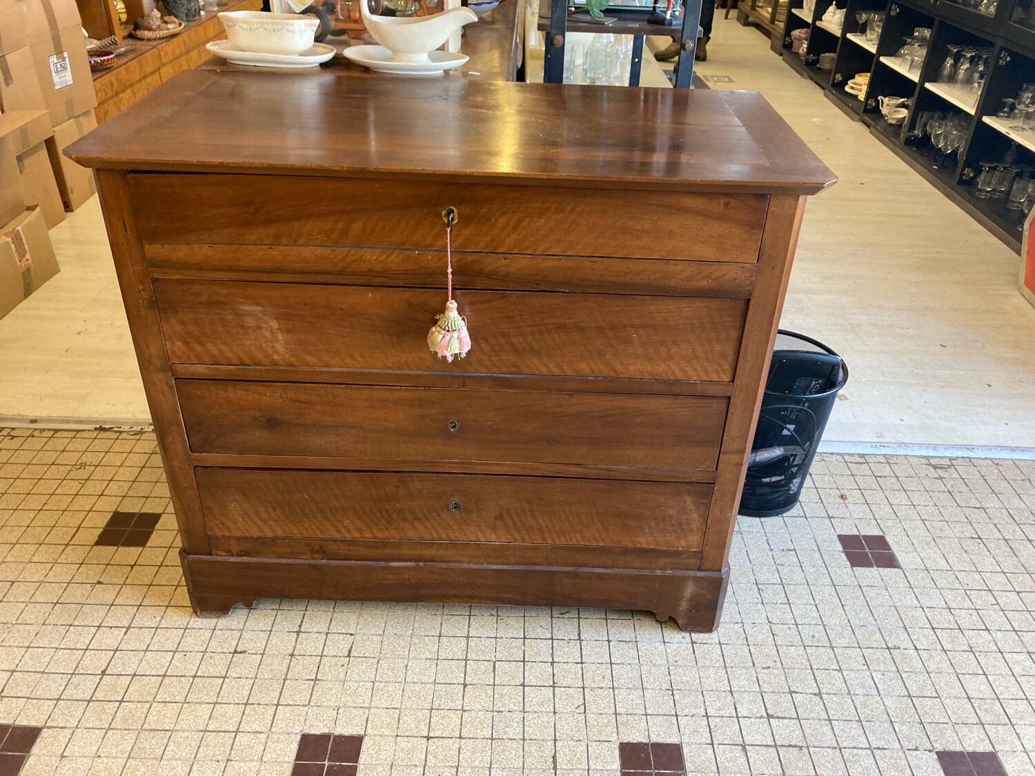 Walnut chest of drawers with 4 drawers