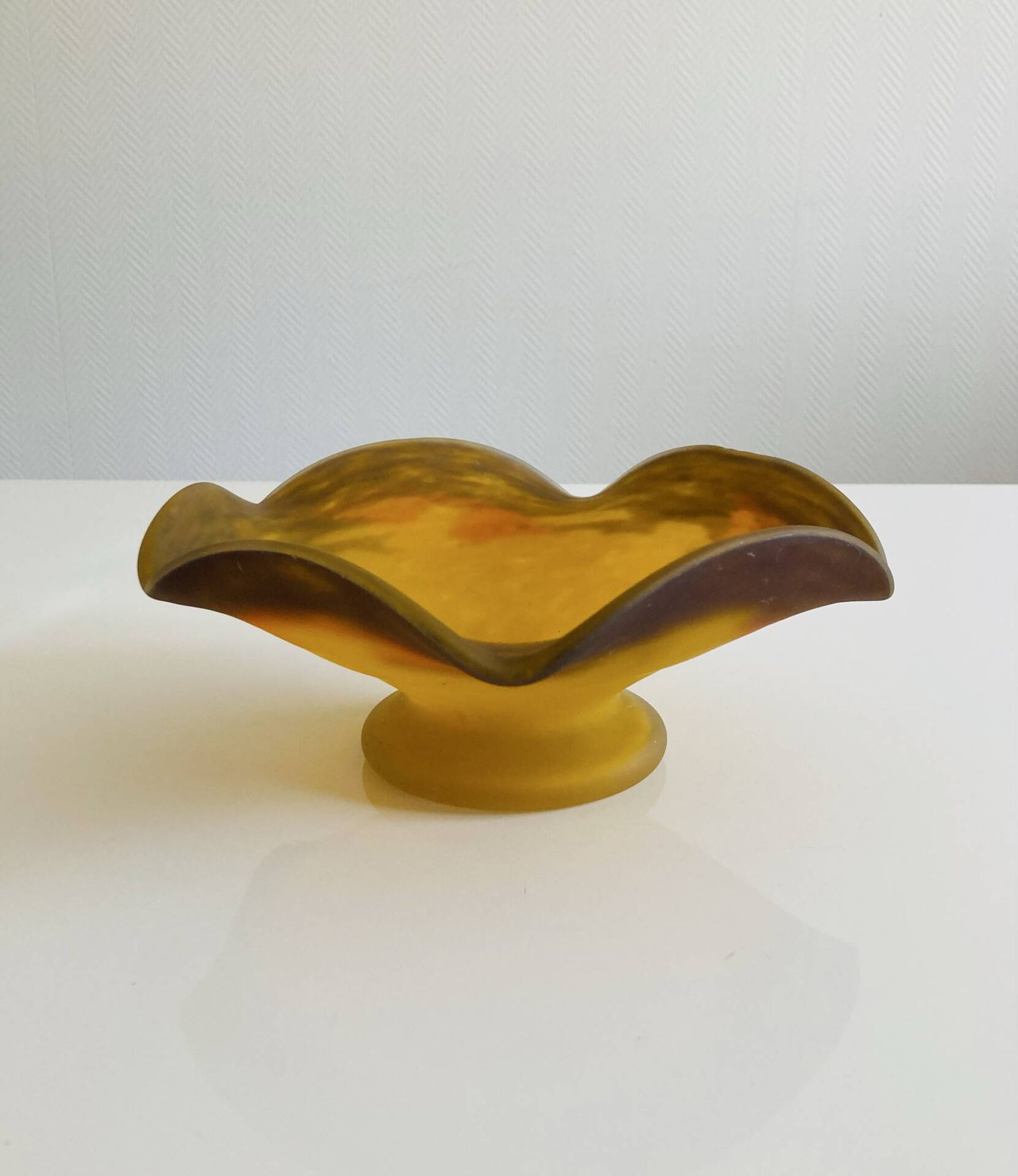 Glass footed coupe Nuagé signed by Muller Frères Lunéville.
