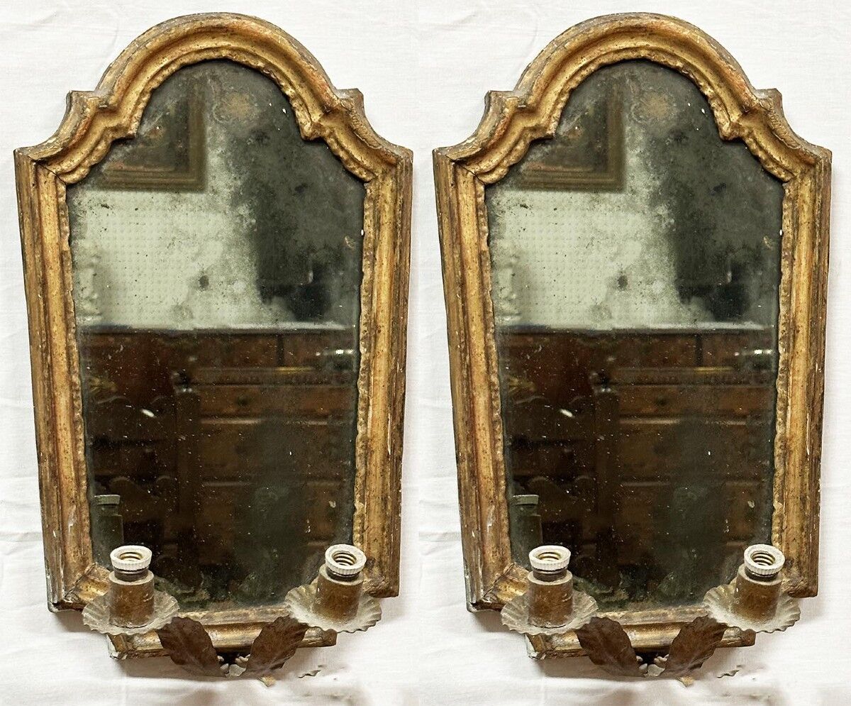 Paire ancienne de cadres de miroirs muraux en bois doré, XVIIIe siècle