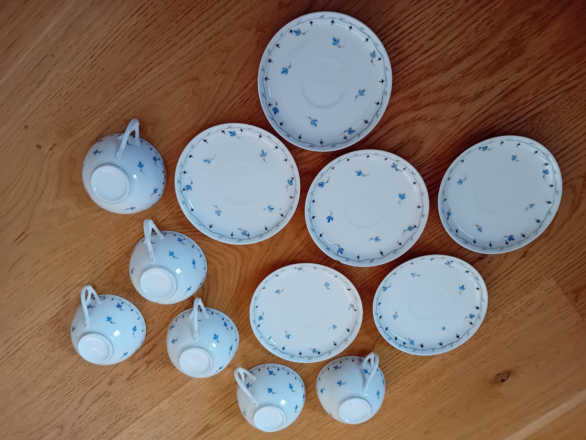 Set of porcelain cups from the late 19th century.