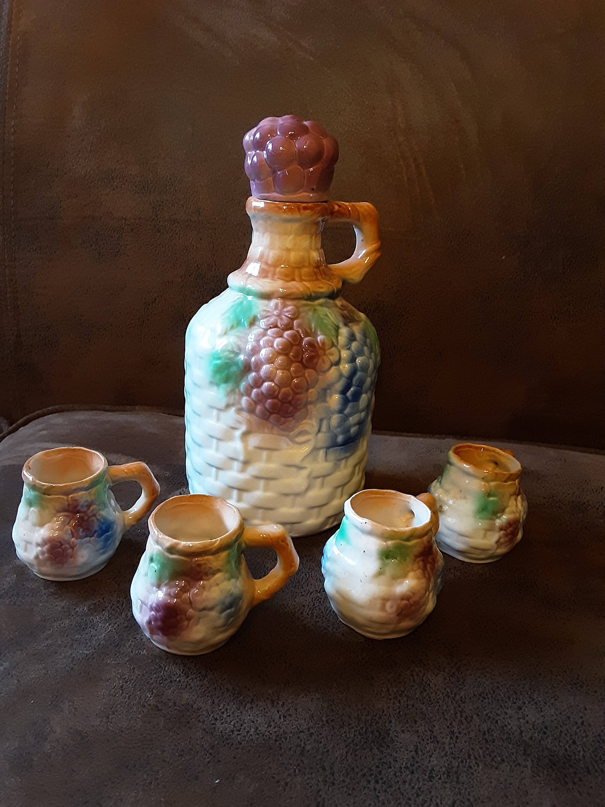 Bottle and its 4 slip cups