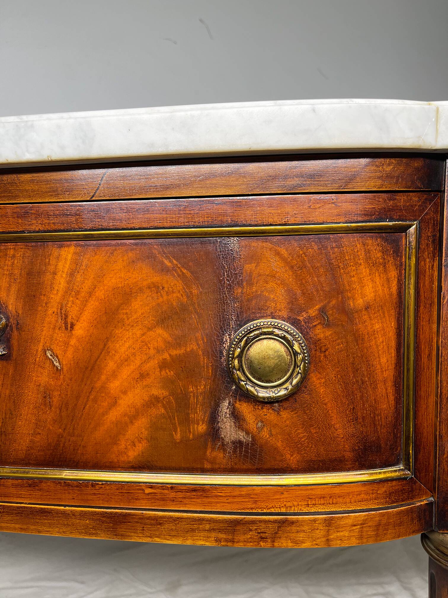 Console française Louis XVI en acajou à plumes, 19ème siècle
